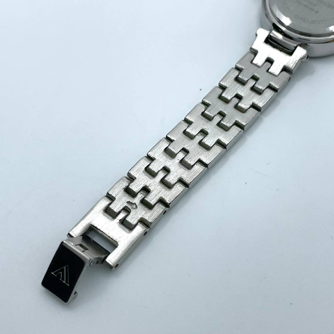 【電池交換済】アイザックヴァレンチノ 腕時計 IVL-9100-3 レディース クオーツ ジュエリーウォッチ プラチナメッキ シェル文字盤 ラインストーンベゼル エメラルド装飾 ドレスウォッチ エレガント ラグジュアリー シルバー クリーニング済み G5