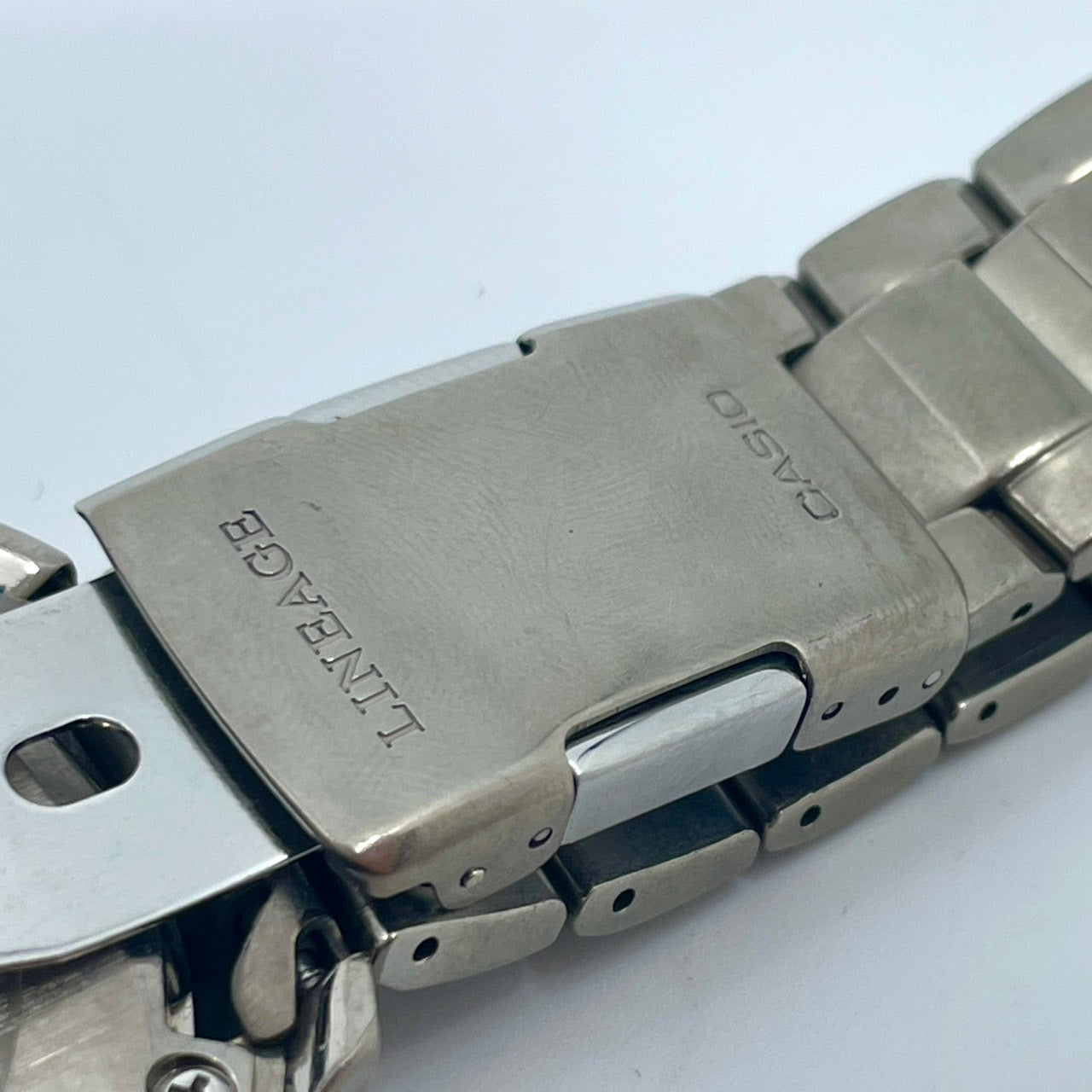 CASIO カシオ リニエージ 腕時計 LIW-M610TDS メンズ 電波ソーラー チタン MULTI BAND 6 タフソーラー クロノグラフ ワールドタイム 黒文字盤 ゴールドアクセント 高機能 サファイアガラス クリーニング済み G5