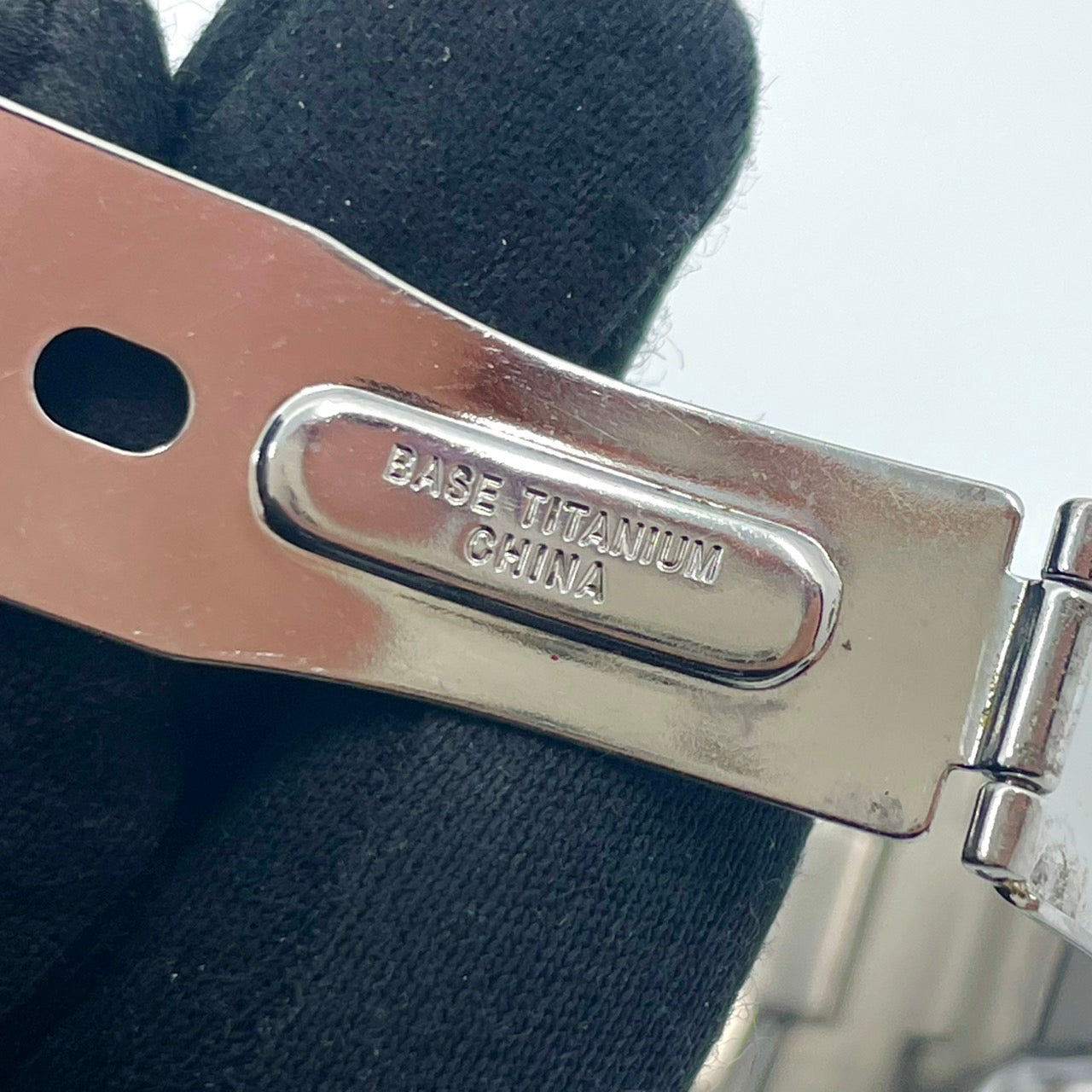 CASIO カシオ リニエージ 腕時計 LIW-M610TDS メンズ 電波ソーラー チタン MULTI BAND 6 タフソーラー クロノグラフ ワールドタイム 黒文字盤 ゴールドアクセント 高機能 サファイアガラス クリーニング済み G5