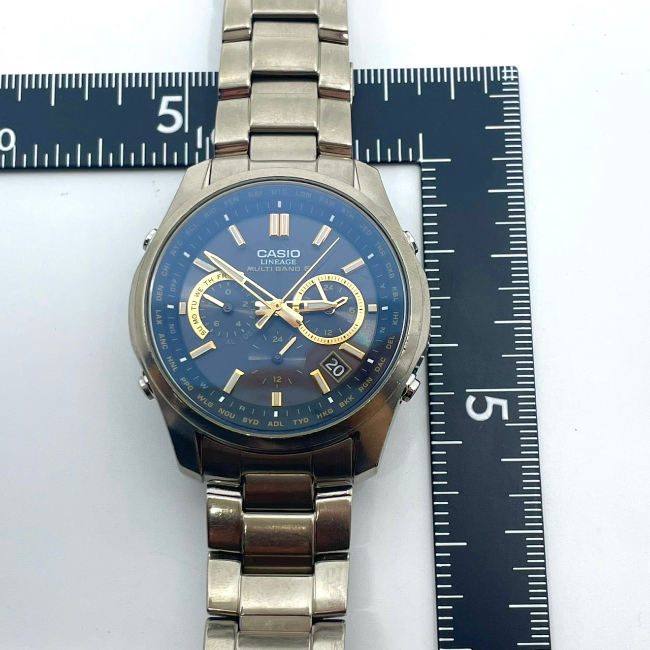 CASIO カシオ リニエージ 腕時計 LIW-M610TDS メンズ 電波ソーラー チタン MULTI BAND 6 タフソーラー クロノグラフ ワールドタイム 黒文字盤 ゴールドアクセント 高機能 サファイアガラス クリーニング済み G5
