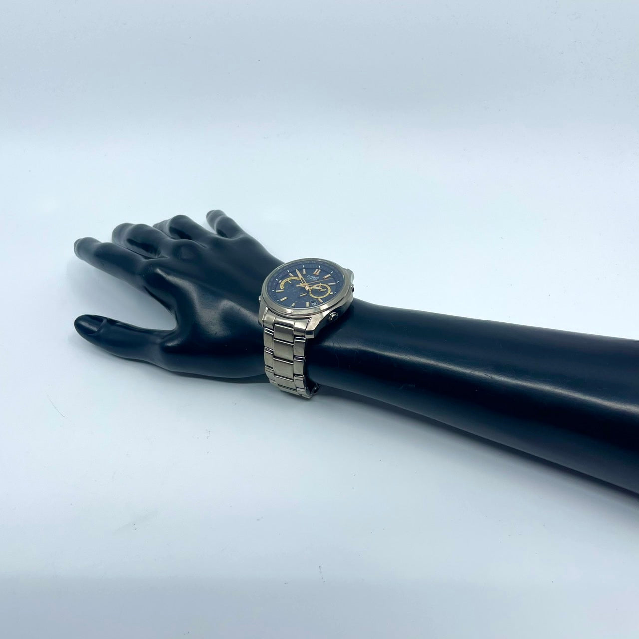 CASIO カシオ リニエージ 腕時計 LIW-M610TDS メンズ 電波ソーラー チタン MULTI BAND 6 タフソーラー クロノグラフ ワールドタイム 黒文字盤 ゴールドアクセント 高機能 サファイアガラス クリーニング済み G5