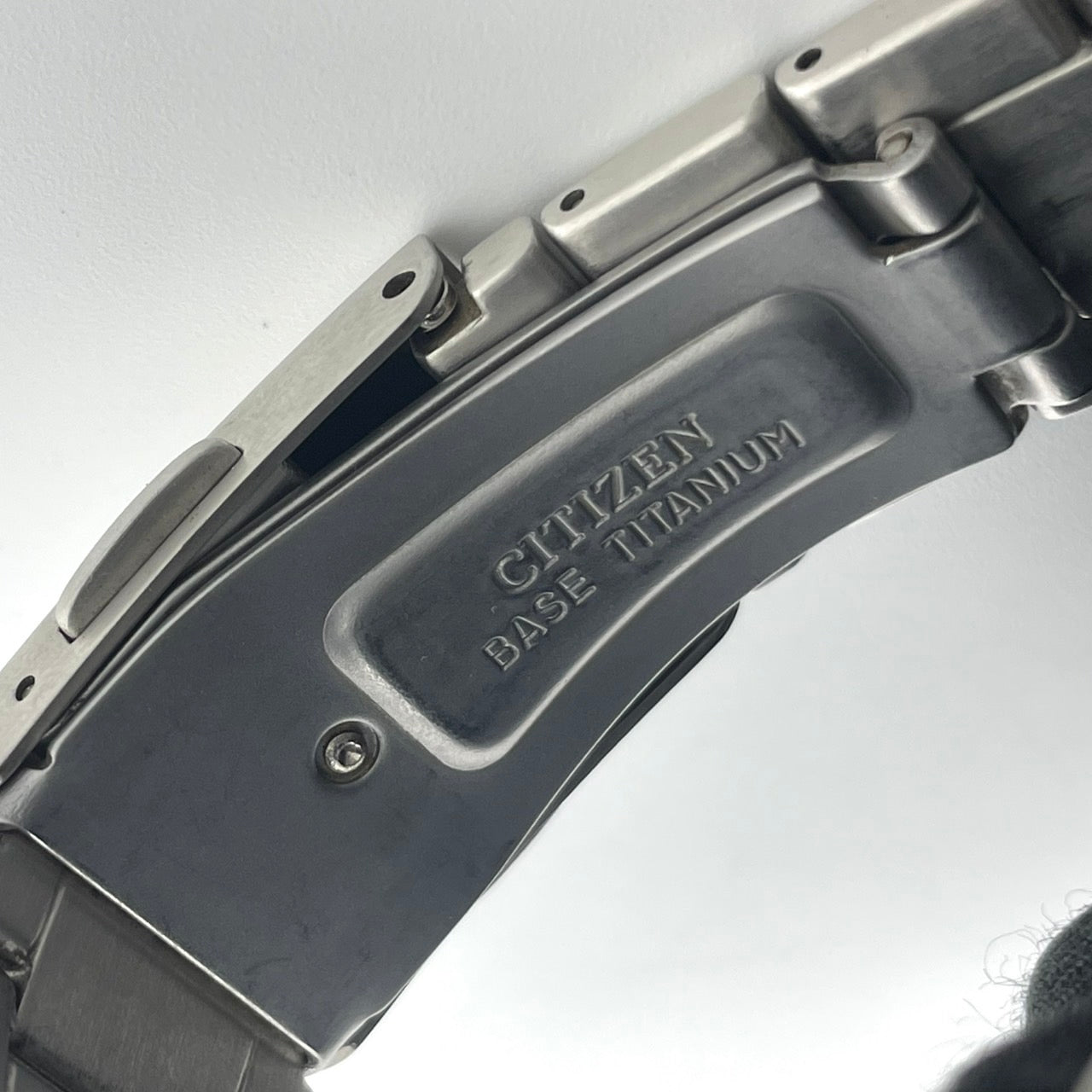 【稼働品／未使用級】シチズン 腕時計 GN-4W-S エコドライブ チタン メンズ アナログ デイデイト カレンダー 白文字盤 シルバー シンプル ビジネス カジュアル 軽量 高視認性 W.R. 10 BAR クリーニング済み G5