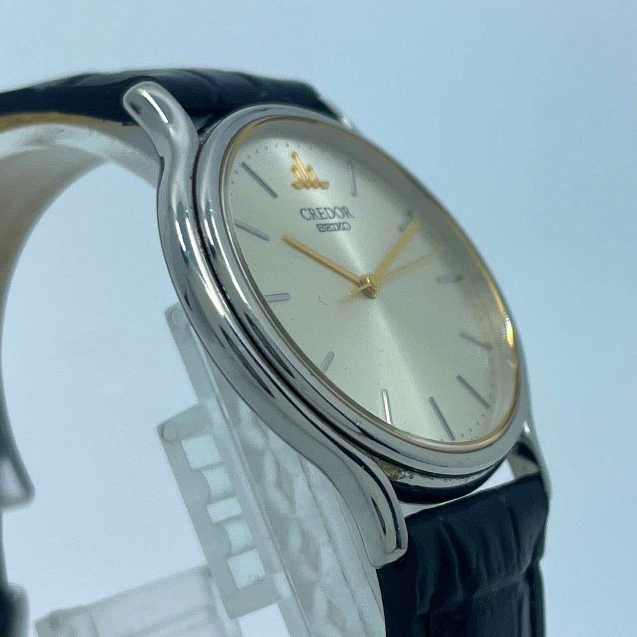 【極美品/電池交換済／新品ベルト交換(社外品)】 SEIKO セイコー CREDOR クレドール 腕時計 8J81-6A30 ユニセックス クオーツ シルバー文字盤 ゴールド針 ブラックレザー 薄型 ドレスウォッチ エレガント クラシック 高級時計 クリーニング済 G5