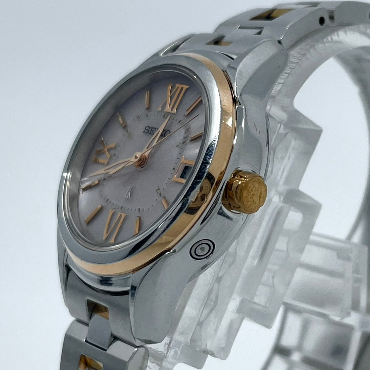 【稼働品／美品】セイコー ルキア 人気モデル 腕時計 1B22-0AS0 電波ソーラー レディース デイト ピンクゴールド コンビカラー ローマ数字 上品 エレガント ビジネス オフィス 高機能 洗練デザイン 手元華やか クリーニング済 G5