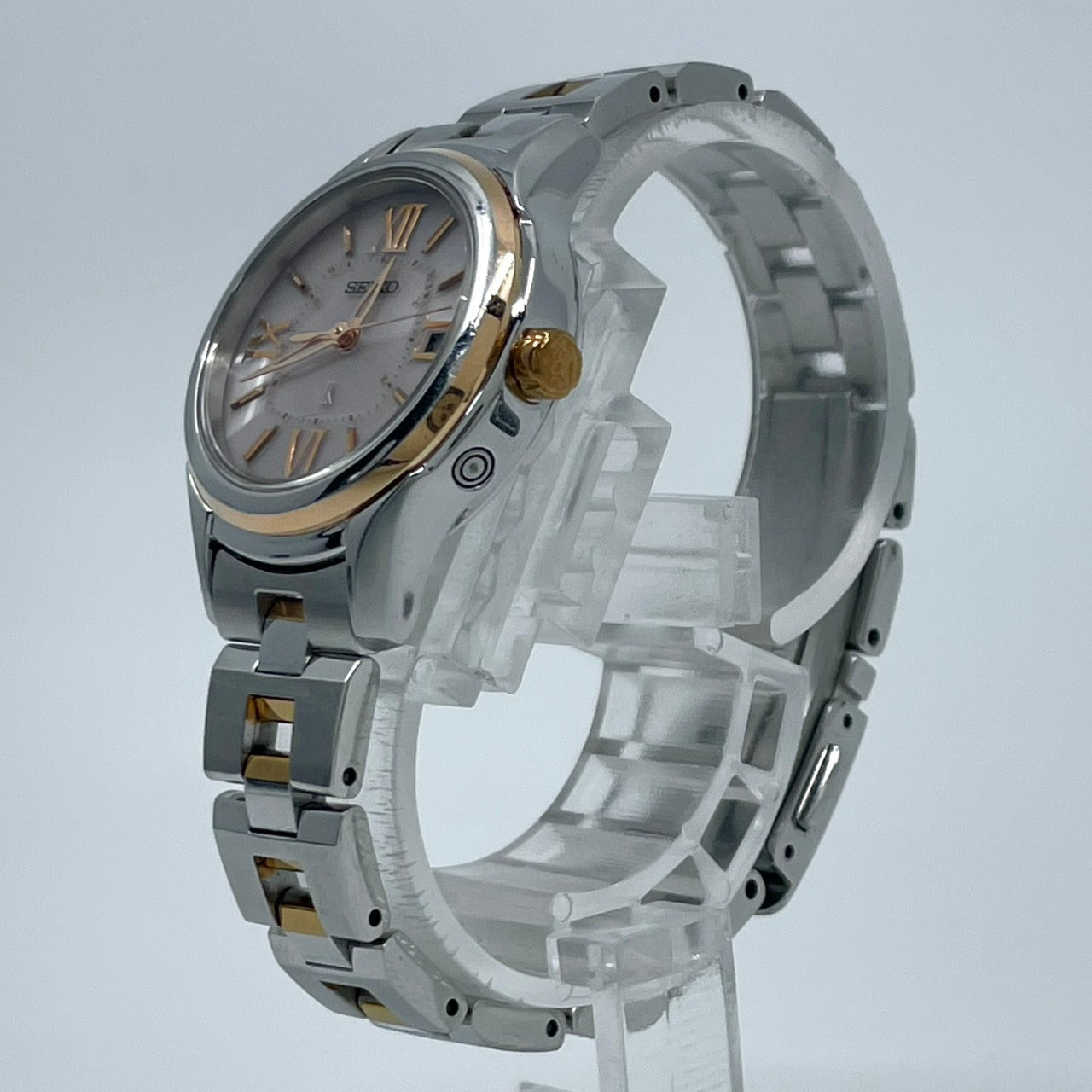 【稼働品／美品】セイコー ルキア 人気モデル 腕時計 1B22-0AS0 電波ソーラー レディース デイト ピンクゴールド コンビカラー ローマ数字 上品 エレガント ビジネス オフィス 高機能 洗練デザイン 手元華やか クリーニング済 G5