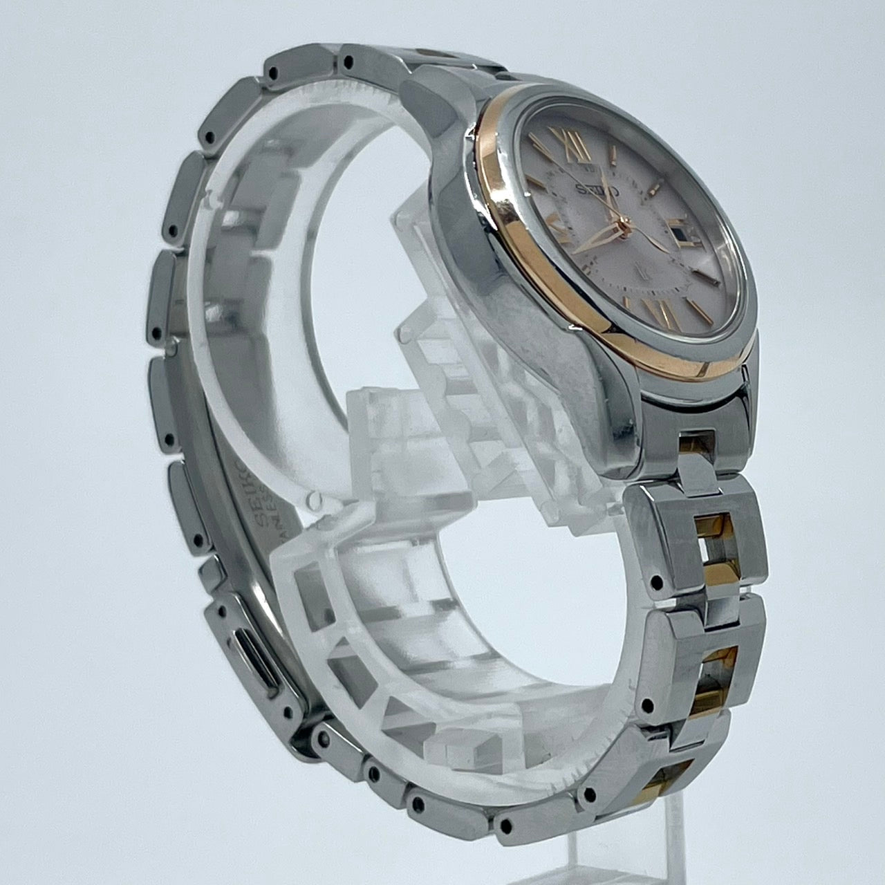 【稼働品／美品】セイコー ルキア 人気モデル 腕時計 1B22-0AS0 電波ソーラー レディース デイト ピンクゴールド コンビカラー ローマ数字 上品 エレガント ビジネス オフィス 高機能 洗練デザイン 手元華やか クリーニング済 G5