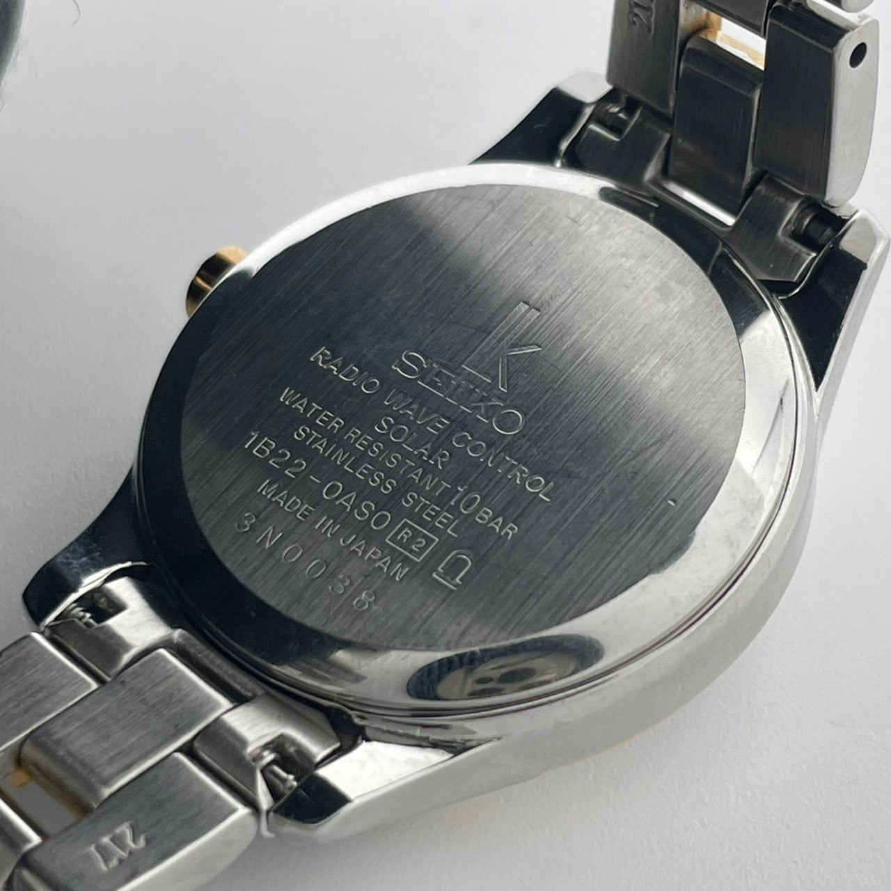 【稼働品／美品】セイコー ルキア 人気モデル 腕時計 1B22-0AS0 電波ソーラー レディース デイト ピンクゴールド コンビカラー ローマ数字 上品 エレガント ビジネス オフィス 高機能 洗練デザイン 手元華やか クリーニング済 G5