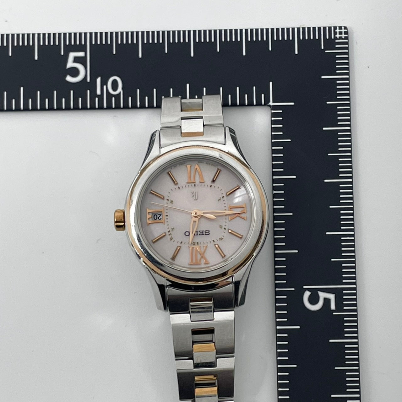 【稼働品／美品】セイコー ルキア 人気モデル 腕時計 1B22-0AS0 電波ソーラー レディース デイト ピンクゴールド コンビカラー ローマ数字 上品 エレガント ビジネス オフィス 高機能 洗練デザイン 手元華やか クリーニング済 G5