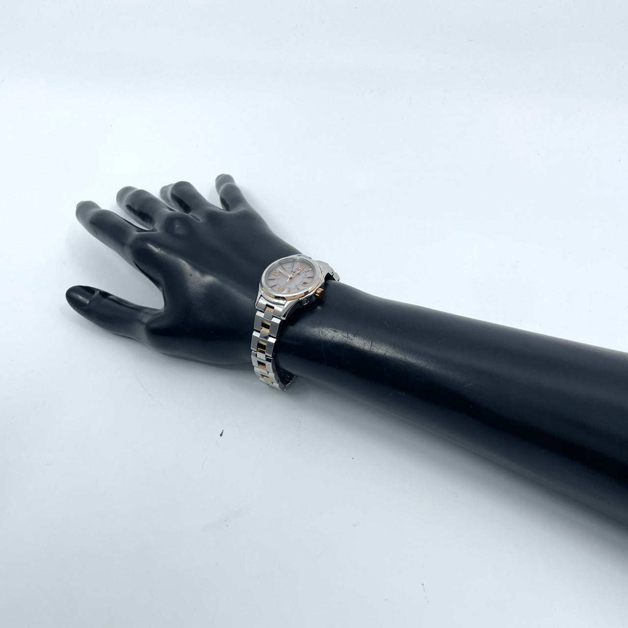 【稼働品／美品】セイコー ルキア 人気モデル 腕時計 1B22-0AS0 電波ソーラー レディース デイト ピンクゴールド コンビカラー ローマ数字 上品 エレガント ビジネス オフィス 高機能 洗練デザイン 手元華やか クリーニング済 G5