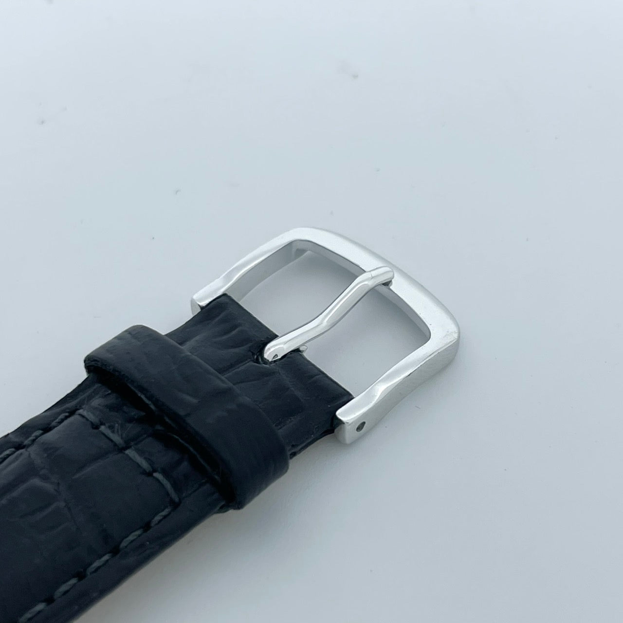 【電池交換済／新品ベルト(社外品)】美品 セイコー 腕時計 7N01-0EF0 メンズ クオーツ アナログ 白文字盤 黒レザー シンプルデザイン スタンダードモデル ビジネス カジュアル 薄型軽量 高視認性 オフィスに最適 クリーニング済 G5