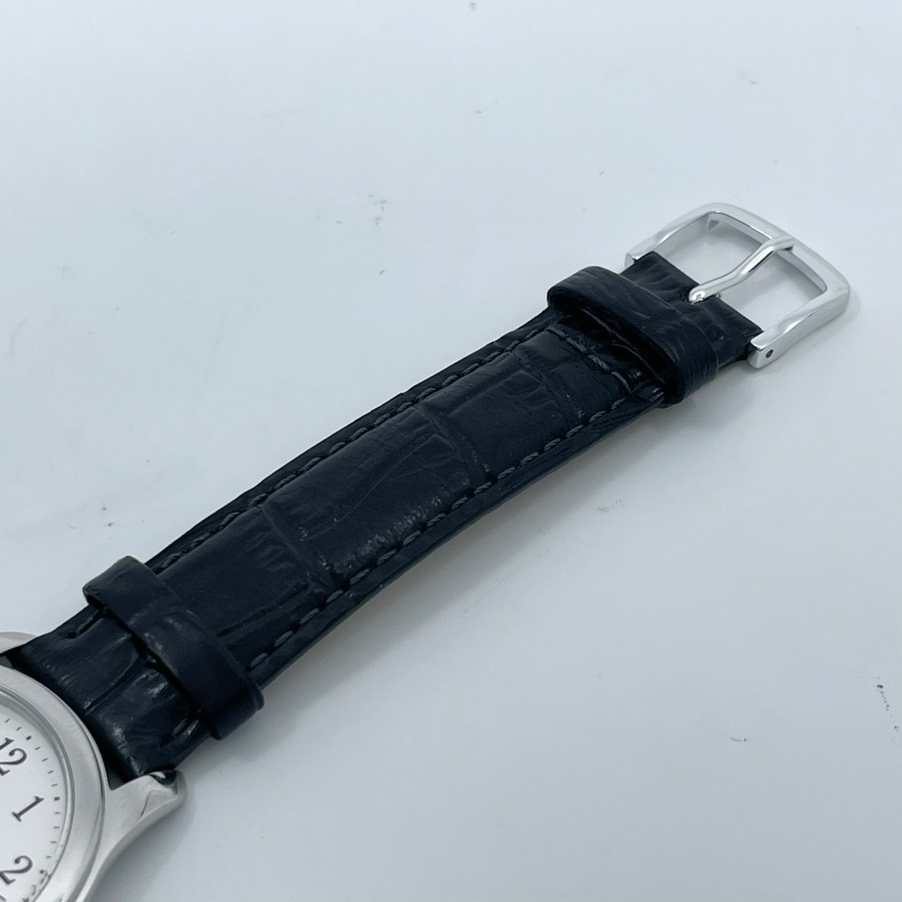 【電池交換済／新品ベルト(社外品)】美品 セイコー 腕時計 7N01-0EF0 メンズ クオーツ アナログ 白文字盤 黒レザー シンプルデザイン スタンダードモデル ビジネス カジュアル 薄型軽量 高視認性 オフィスに最適 クリーニング済 G5