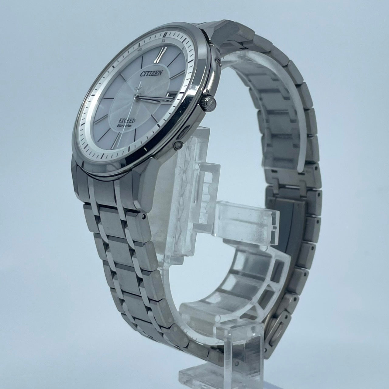 【稼働品／極美品】シチズン エクシード 腕時計 H113-T016189 電波ソーラー チタン ユニセックス デイト シルバー 白文字盤 薄型軽量 エレガント 高級 ドレスウォッチ ビジネス オフィス 高機能 人気モデル クリーニング済み G2