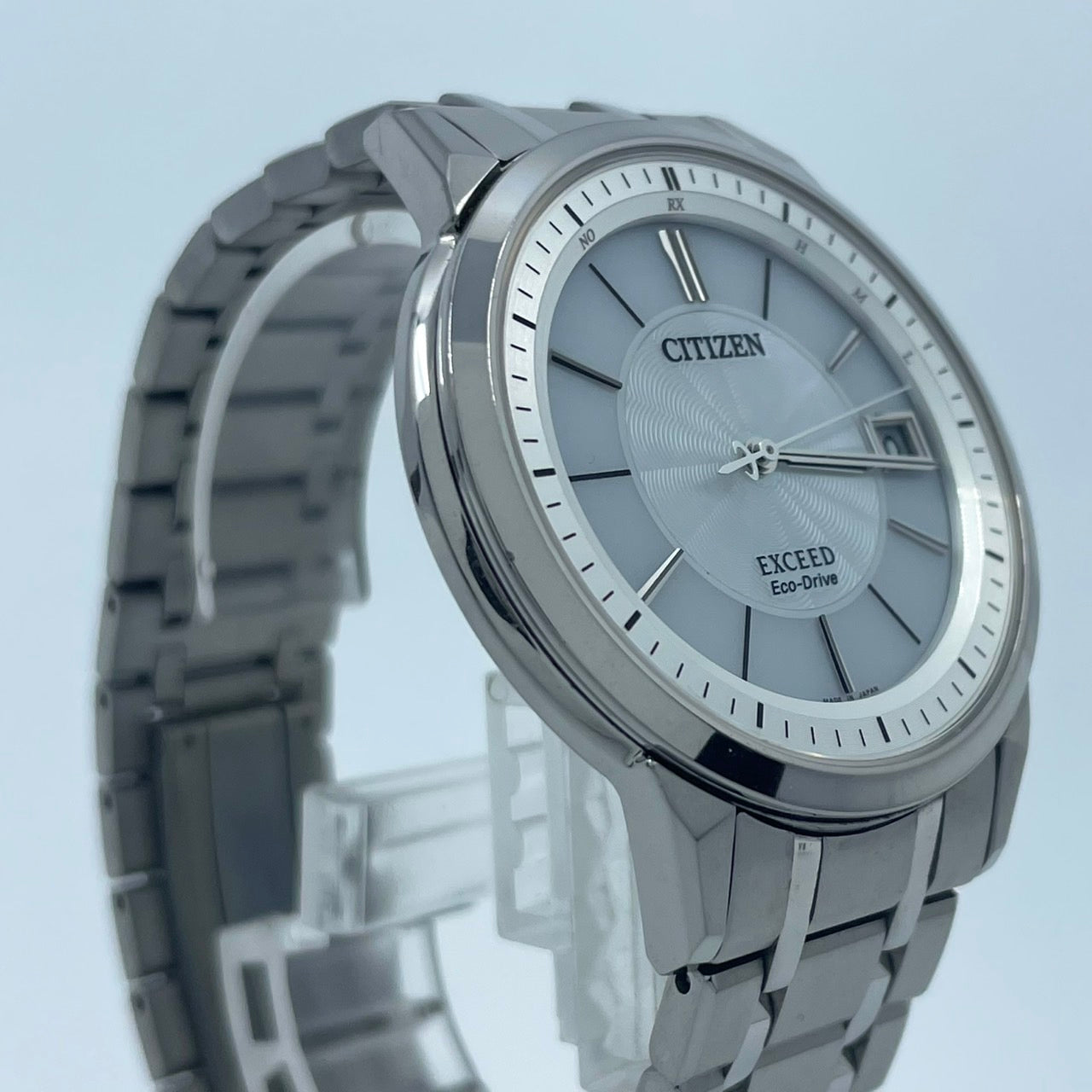 【稼働品／極美品】シチズン エクシード 腕時計 H113-T016189 電波ソーラー チタン ユニセックス デイト シルバー 白文字盤 薄型軽量 エレガント 高級 ドレスウォッチ ビジネス オフィス 高機能 人気モデル クリーニング済み G2