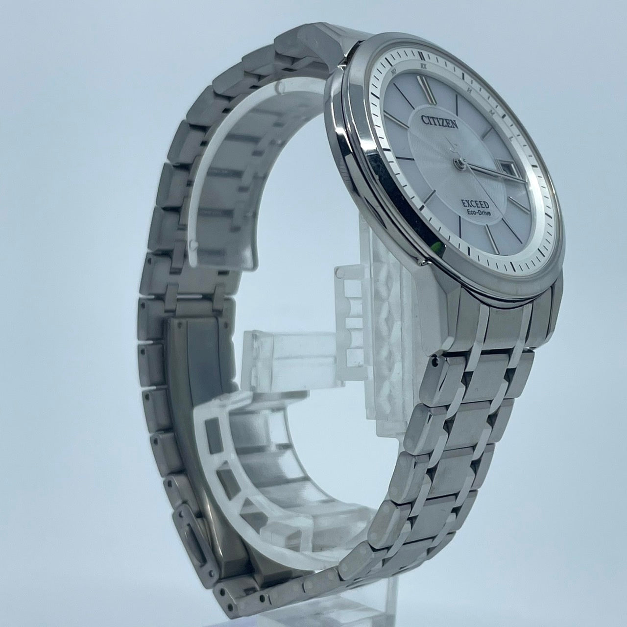 【稼働品／極美品】シチズン エクシード 腕時計 H113-T016189 電波ソーラー チタン ユニセックス デイト シルバー 白文字盤 薄型軽量 エレガント 高級 ドレスウォッチ ビジネス オフィス 高機能 人気モデル クリーニング済み G2