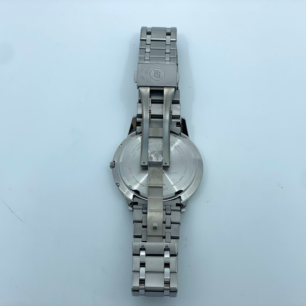 【稼働品／極美品】シチズン エクシード 腕時計 H113-T016189 電波ソーラー チタン ユニセックス デイト シルバー 白文字盤 薄型軽量 エレガント 高級 ドレスウォッチ ビジネス オフィス 高機能 人気モデル クリーニング済み G2