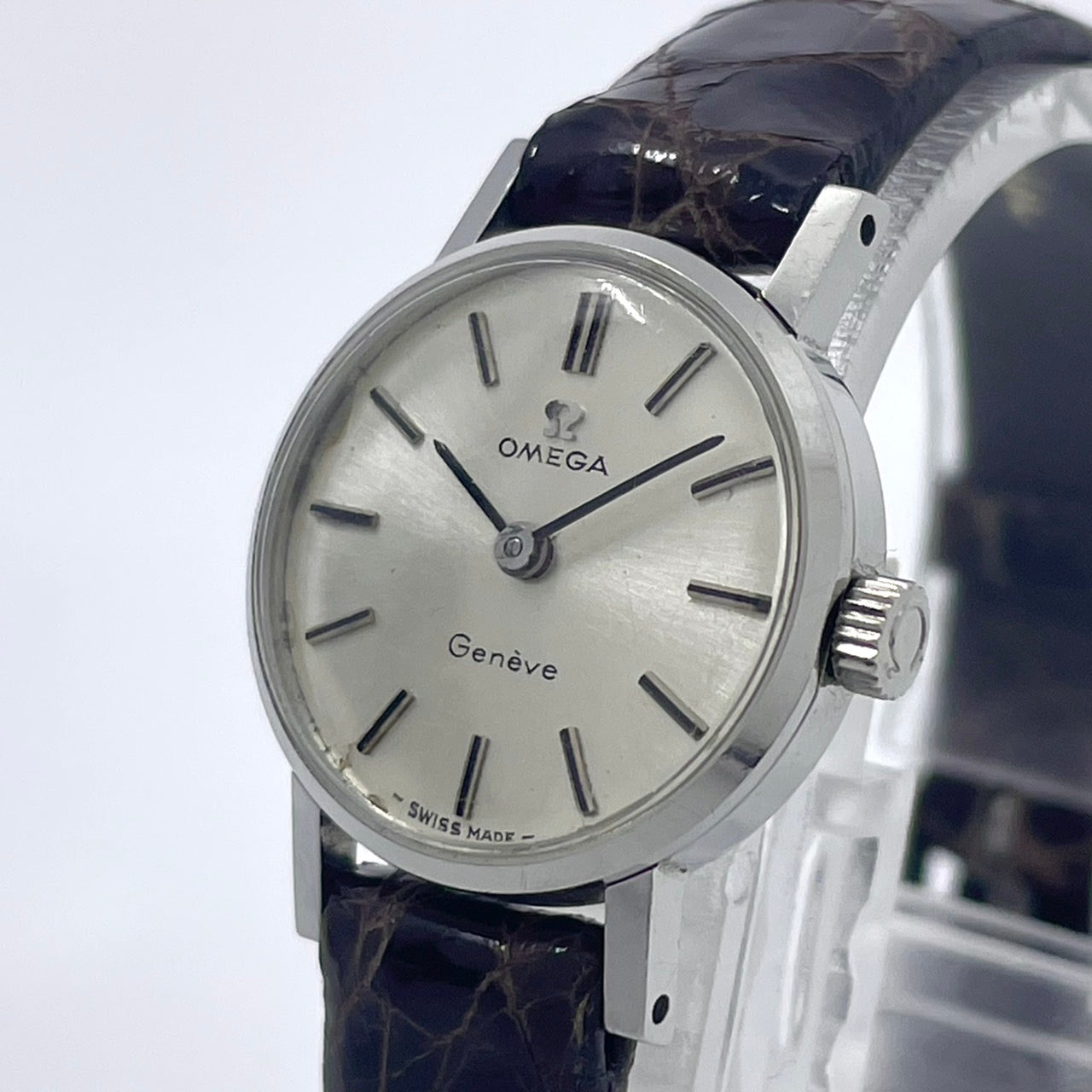 【稼働品】OMEGA オメガ ジュネーブ 腕時計 レディース 手巻き ビンテージ アンティーク シルバー文字盤 ブラウンレザー アナログ ラウンド クラシック エレガント ドレスウォッチ 高級 SWISS MADE 希少モデル 箱付き クリーニング済み G