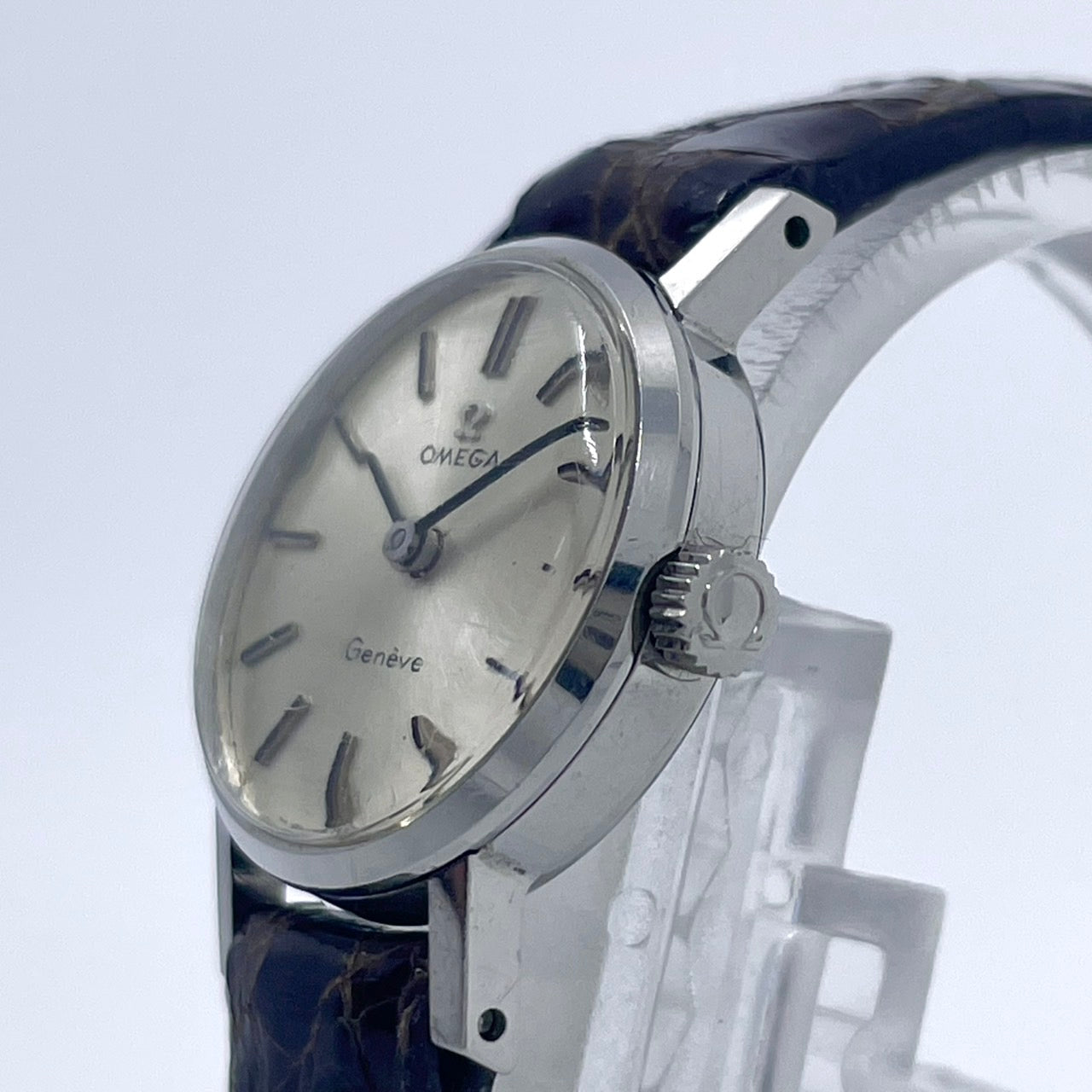 【稼働品】OMEGA オメガ ジュネーブ 腕時計 レディース 手巻き ビンテージ アンティーク シルバー文字盤 ブラウンレザー アナログ ラウンド クラシック エレガント ドレスウォッチ 高級 SWISS MADE 希少モデル 箱付き クリーニング済み G