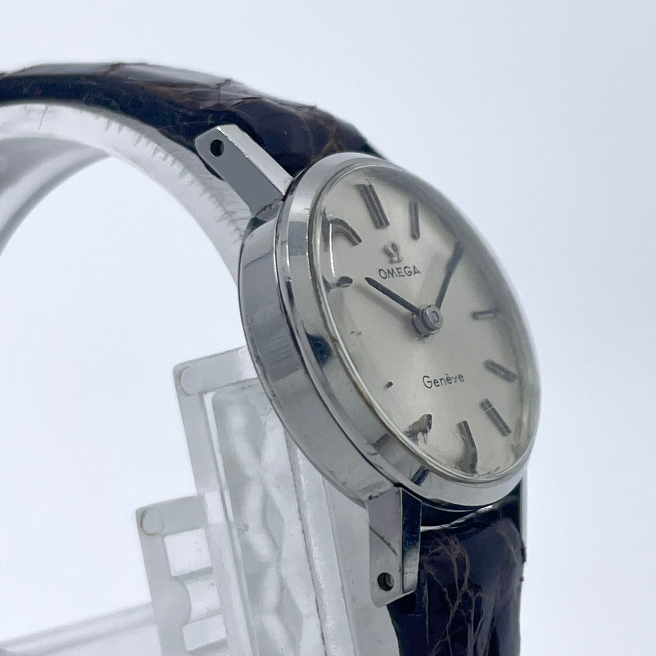 【稼働品】OMEGA オメガ ジュネーブ 腕時計 レディース 手巻き ビンテージ アンティーク シルバー文字盤 ブラウンレザー アナログ ラウンド クラシック エレガント ドレスウォッチ 高級 SWISS MADE 希少モデル 箱付き クリーニング済み G