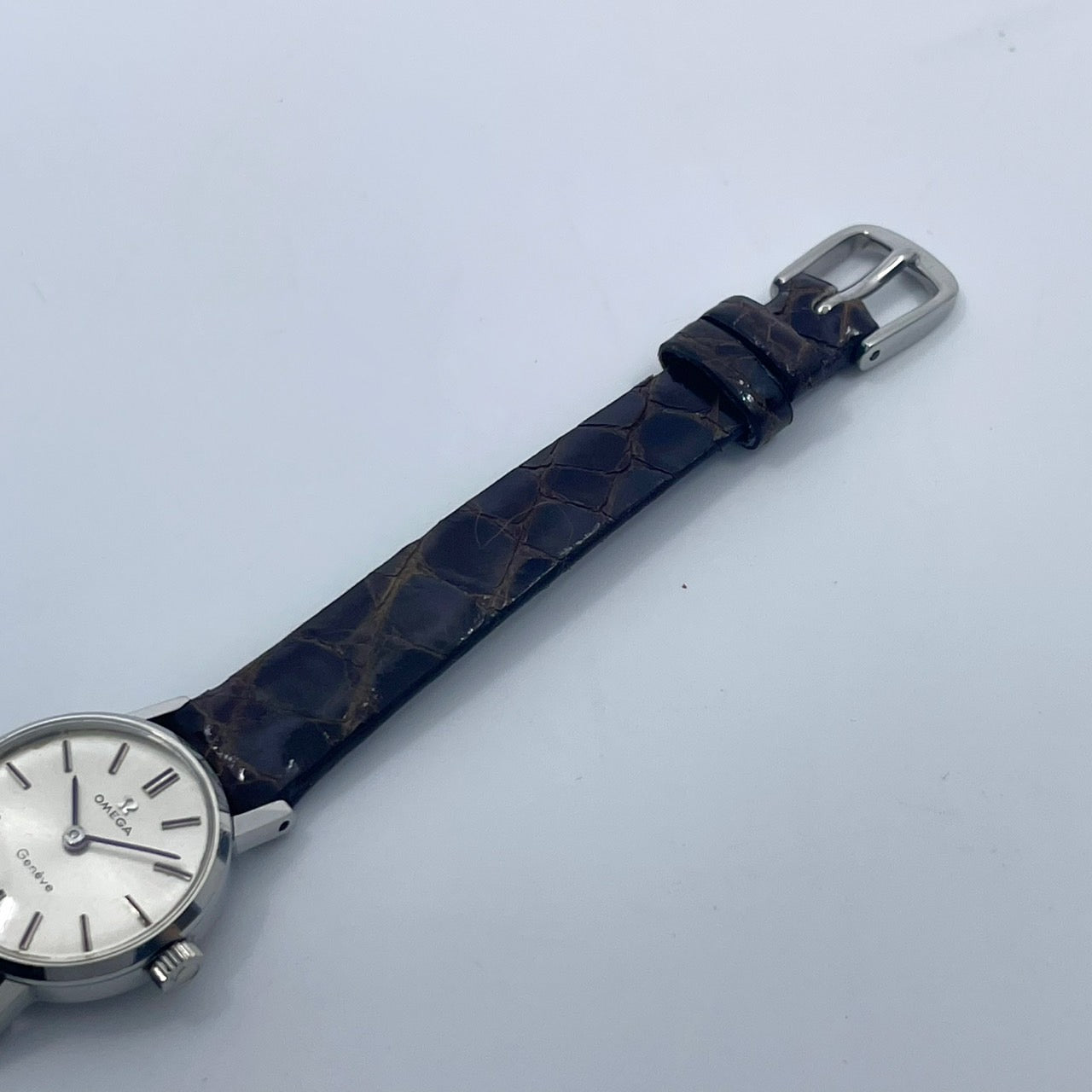 【稼働品】OMEGA オメガ ジュネーブ 腕時計 レディース 手巻き ビンテージ アンティーク シルバー文字盤 ブラウンレザー アナログ ラウンド クラシック エレガント ドレスウォッチ 高級 SWISS MADE 希少モデル 箱付き クリーニング済み G