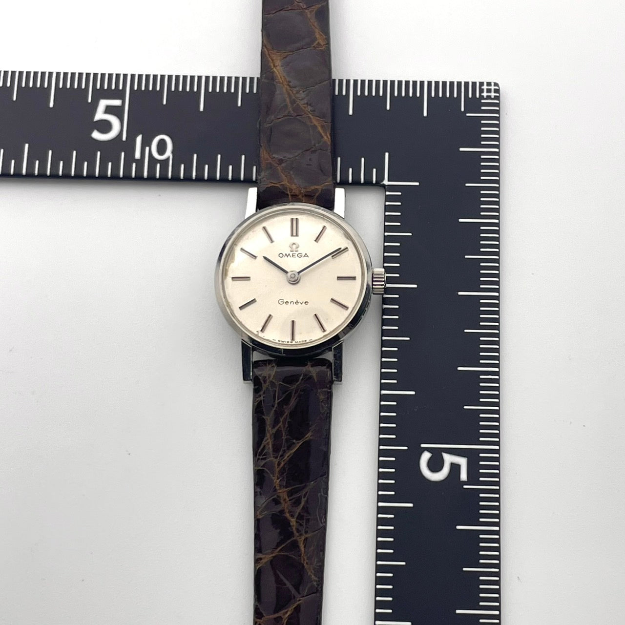 【稼働品】OMEGA オメガ ジュネーブ 腕時計 レディース 手巻き ビンテージ アンティーク シルバー文字盤 ブラウンレザー アナログ ラウンド クラシック エレガント ドレスウォッチ 高級 SWISS MADE 希少モデル 箱付き クリーニング済み G