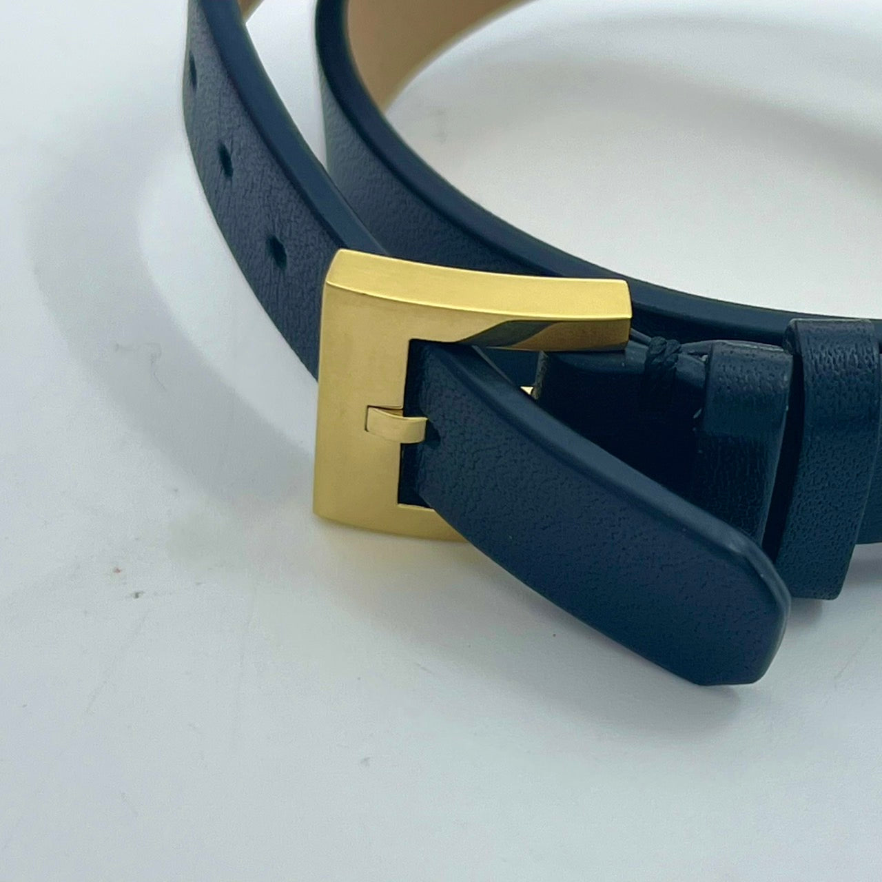 【電池交換/箱付き／未使用級】 TORY BURCH トリーバーチ 腕時計 TRB4019 レディース クオーツ アイコン ダブルTロゴ ゴールド ネイビー文字盤 ブラックレザーベルト スタイリッシュ エレガント SWISS MADE 人気モデル 箱付き クリーニング済み G 美品