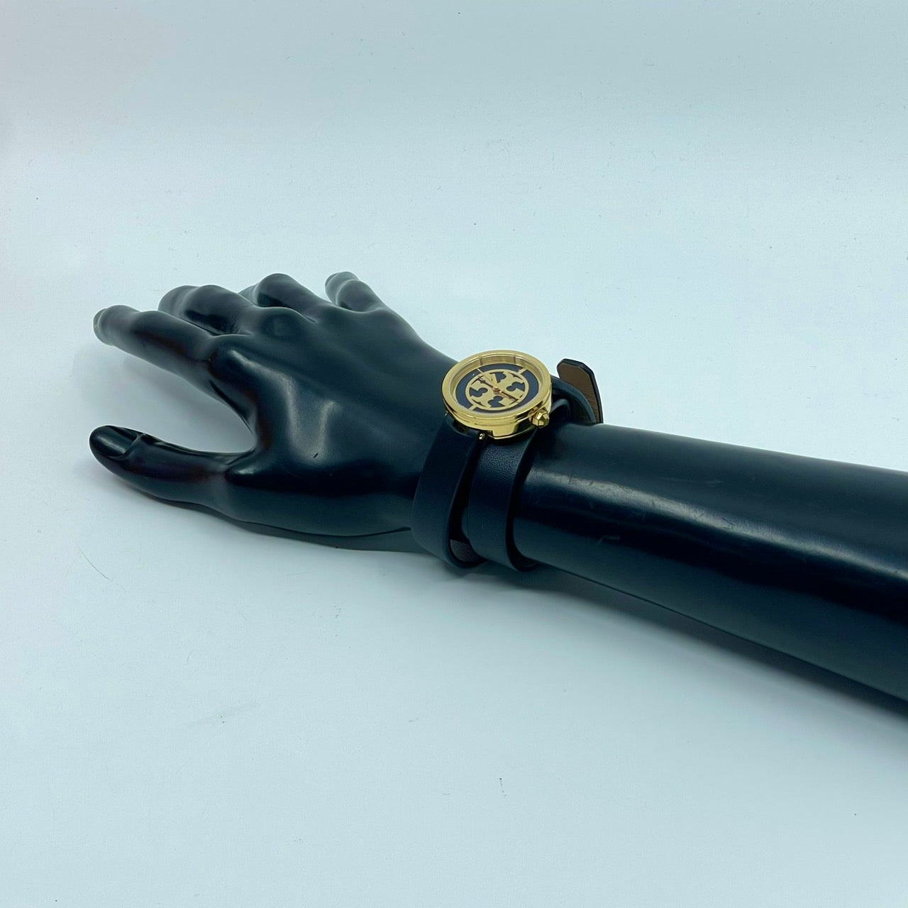 【電池交換/箱付き／未使用級】 TORY BURCH トリーバーチ 腕時計 TRB4019 レディース クオーツ アイコン ダブルTロゴ ゴールド ネイビー文字盤 ブラックレザーベルト スタイリッシュ エレガント SWISS MADE 人気モデル 箱付き クリーニング済み G 美品