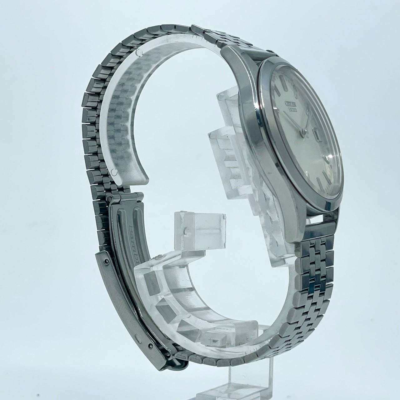 【電池交換済／美品】シチズン エクシード citizen 腕時計 A670-H20487 メンズ クオーツ デイト シルバー文字盤 アナログ 高級 ドレスウォッチ ビジネス オフィス エレガント 高精度 シンプルデザイン 耐磁 人気モデル クリーニング済み G2