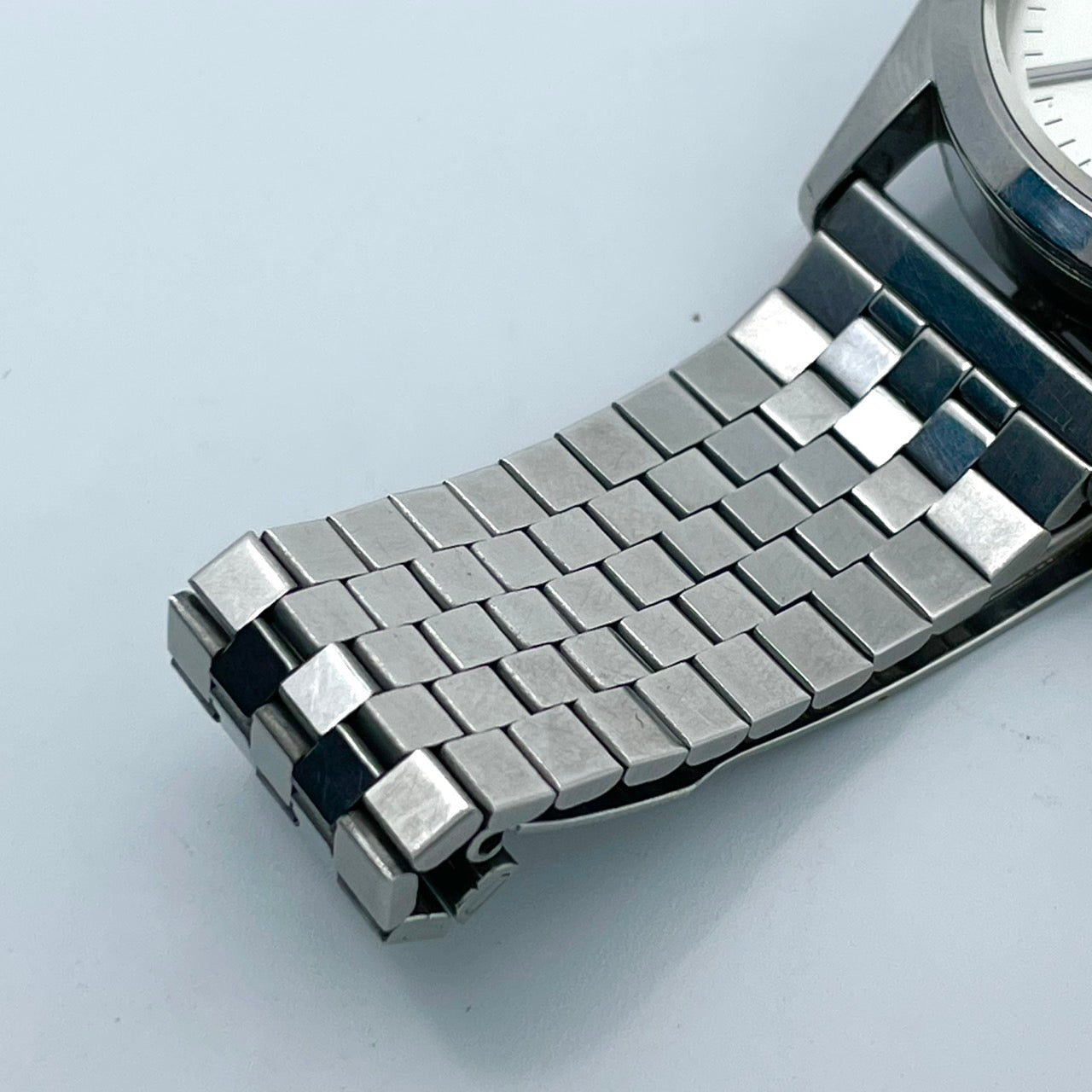 【電池交換済／美品】シチズン エクシード citizen 腕時計 A670-H20487 メンズ クオーツ デイト シルバー文字盤 アナログ 高級 ドレスウォッチ ビジネス オフィス エレガント 高精度 シンプルデザイン 耐磁 人気モデル クリーニング済み G2