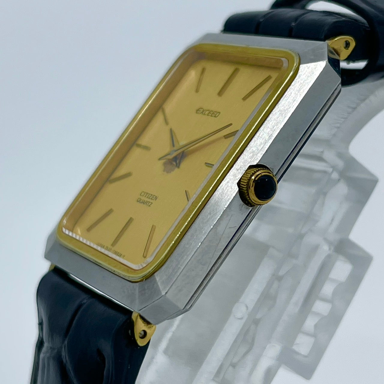 【電池交換済／新品ベルト(社外品)】美品 シチズン citizen エクシード 腕時計 4-796233 メンズ クオーツ 角型 ゴールド文字盤 ブラックレザーベルト ビンテージ アンティーク ドレスウォッチ 薄型 エレガント クラシック 高級モデル クリーニング済み G2