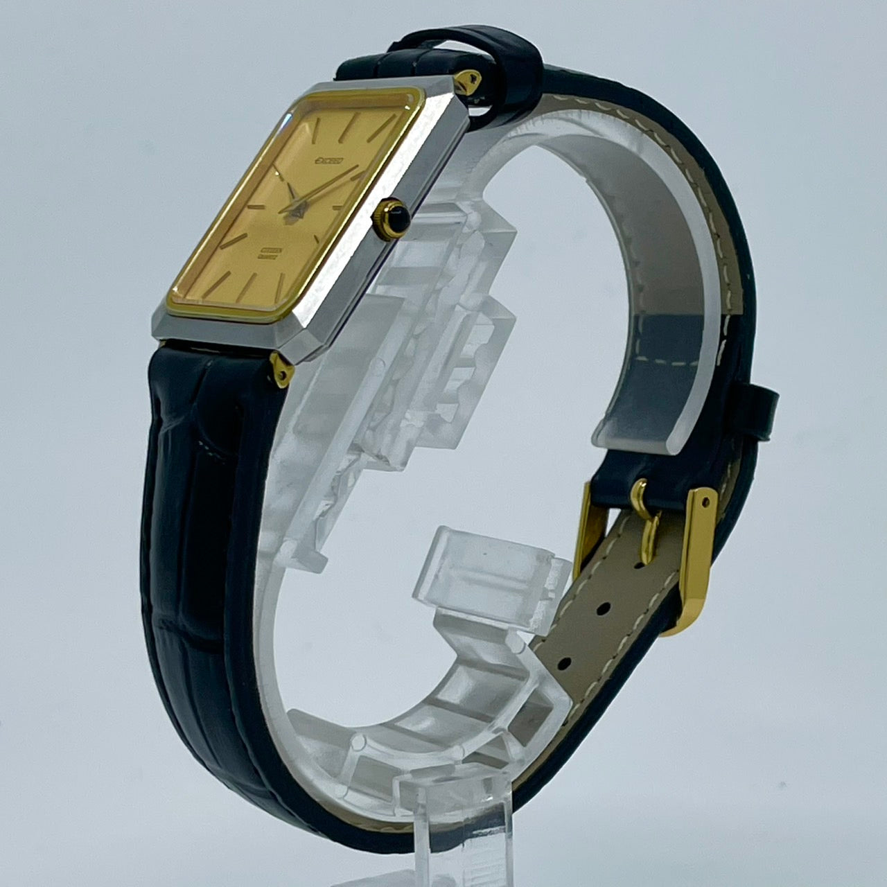 【電池交換済／新品ベルト(社外品)】美品 シチズン citizen エクシード 腕時計 4-796233 メンズ クオーツ 角型 ゴールド文字盤 ブラックレザーベルト ビンテージ アンティーク ドレスウォッチ 薄型 エレガント クラシック 高級モデル クリーニング済み G2