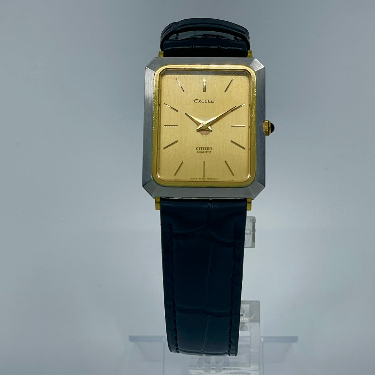 【電池交換済／新品ベルト(社外品)】美品 シチズン citizen エクシード 腕時計 4-796233 メンズ クオーツ 角型 ゴールド文字盤 ブラックレザーベルト ビンテージ アンティーク ドレスウォッチ 薄型 エレガント クラシック 高級モデル クリーニング済み G2