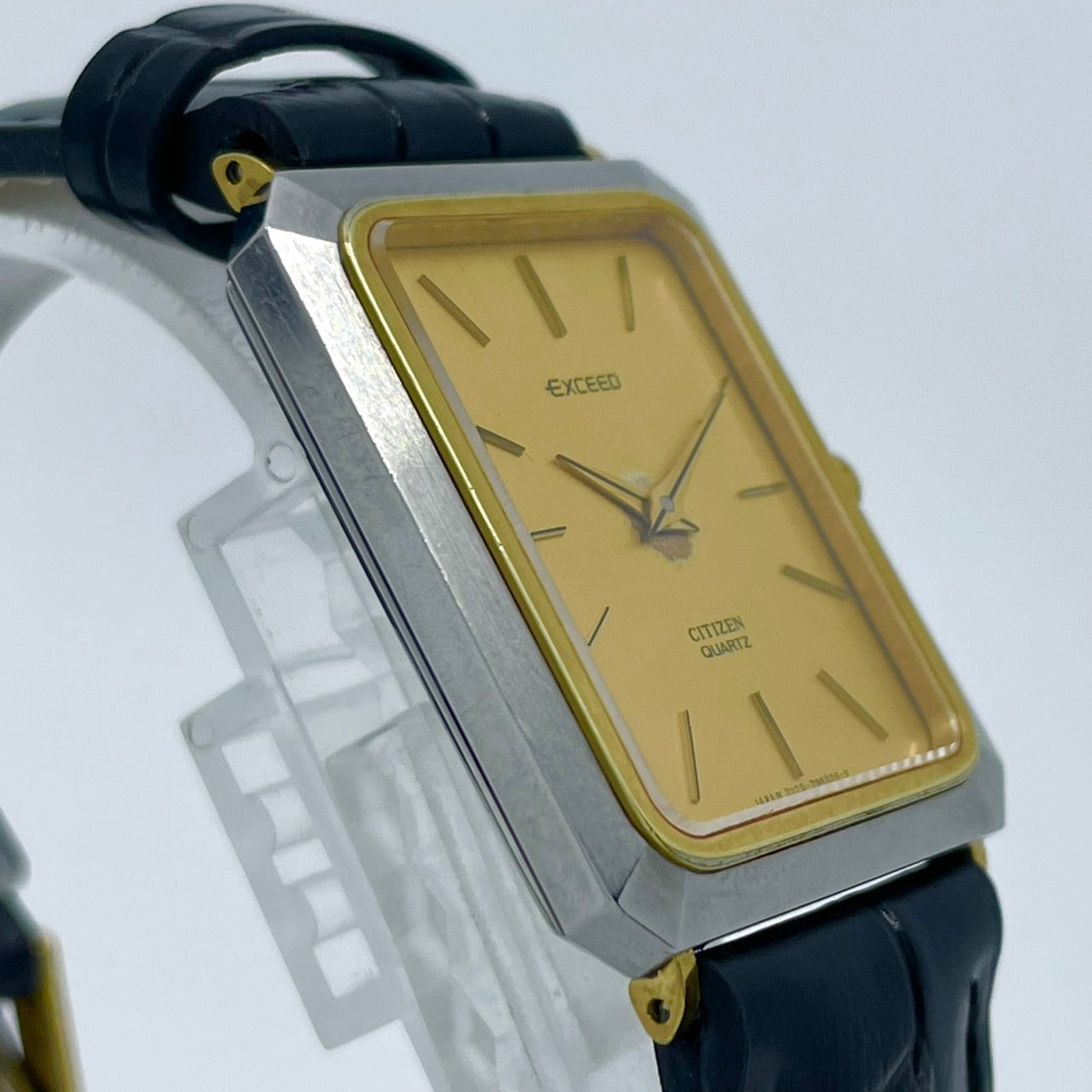 【電池交換済／新品ベルト(社外品)】美品 シチズン citizen エクシード 腕時計 4-796233 メンズ クオーツ 角型 ゴールド文字盤 ブラックレザーベルト ビンテージ アンティーク ドレスウォッチ 薄型 エレガント クラシック 高級モデル クリーニング済み G2