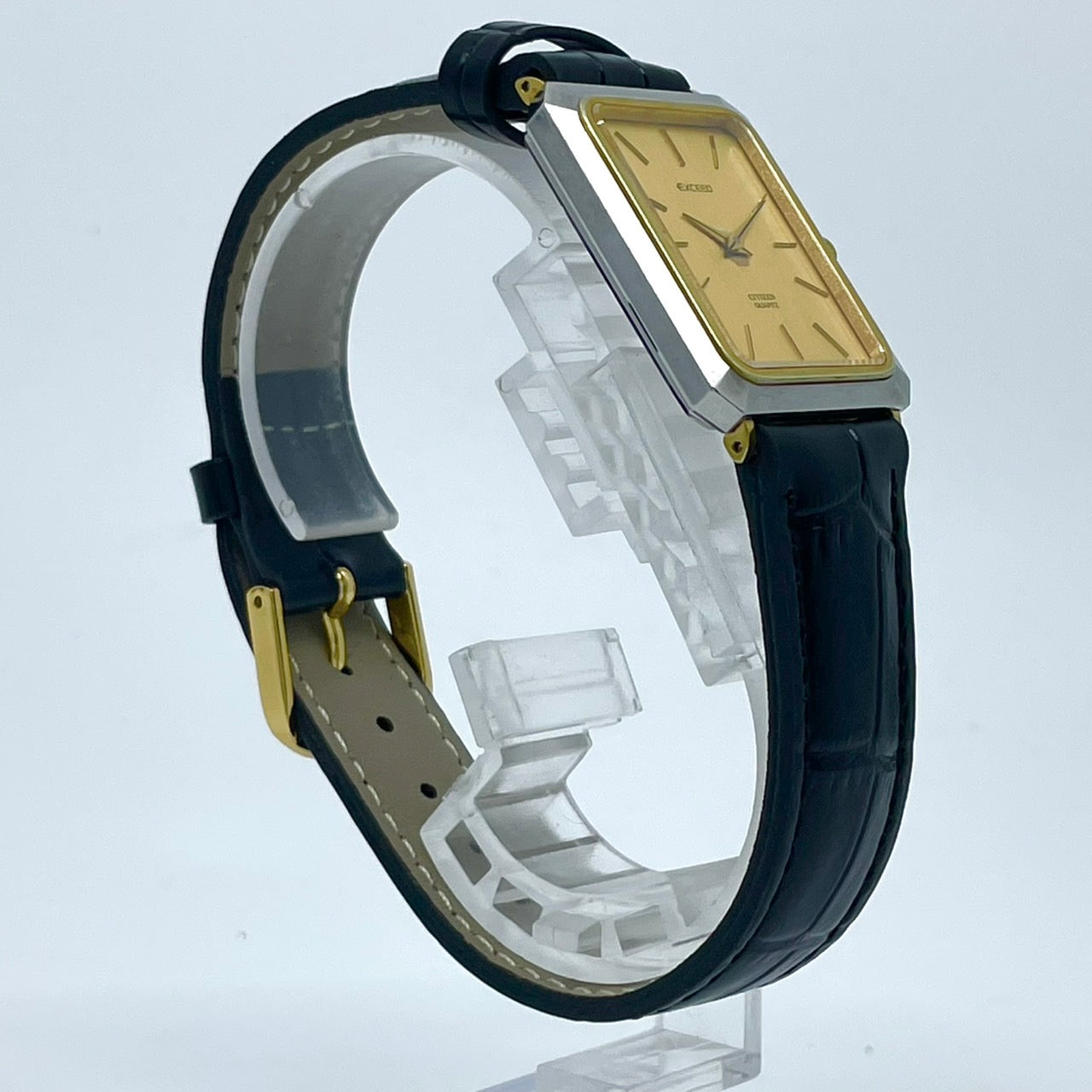 【電池交換済／新品ベルト(社外品)】美品 シチズン citizen エクシード 腕時計 4-796233 メンズ クオーツ 角型 ゴールド文字盤 ブラックレザーベルト ビンテージ アンティーク ドレスウォッチ 薄型 エレガント クラシック 高級モデル クリーニング済み G2