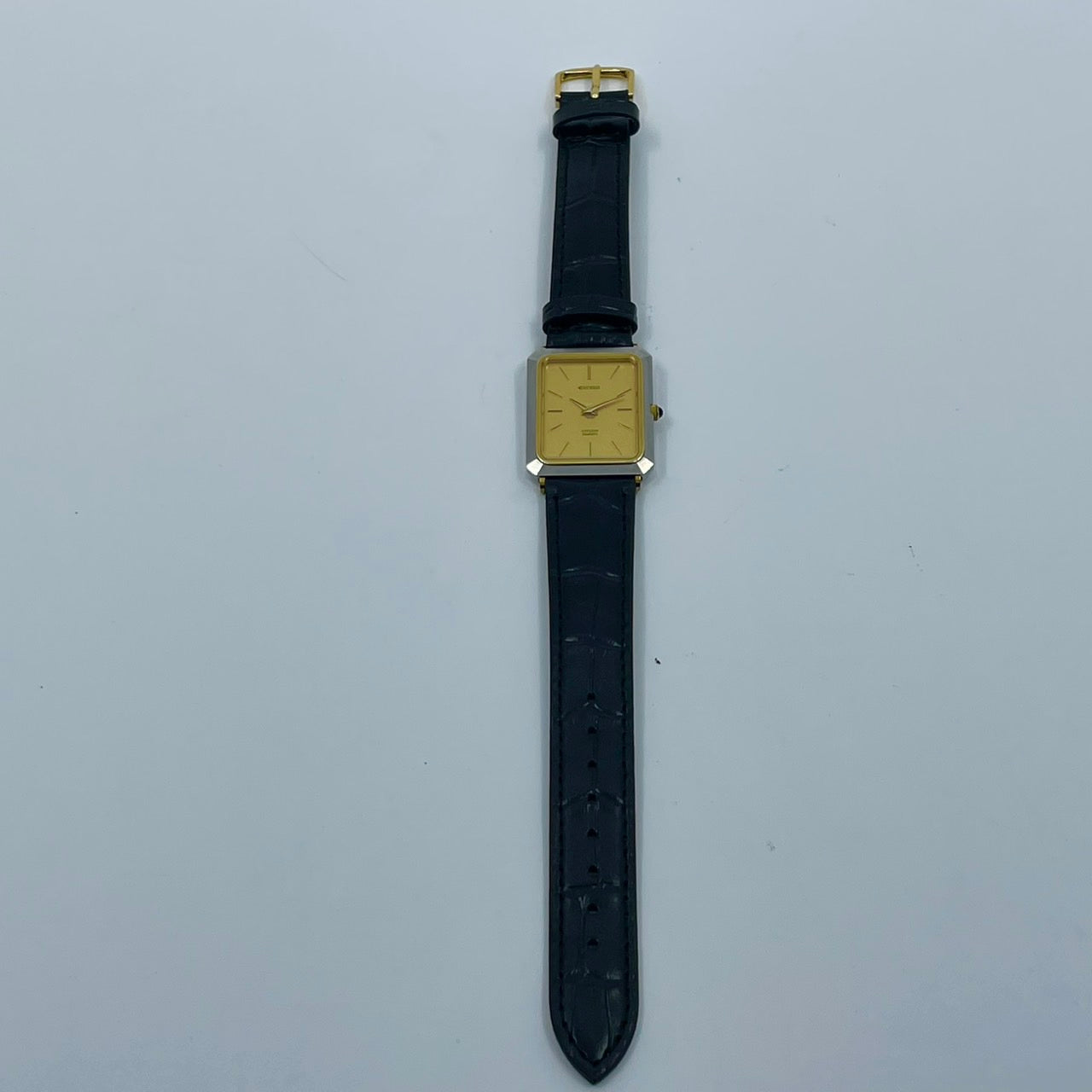 【電池交換済／新品ベルト(社外品)】美品 シチズン citizen エクシード 腕時計 4-796233 メンズ クオーツ 角型 ゴールド文字盤 ブラックレザーベルト ビンテージ アンティーク ドレスウォッチ 薄型 エレガント クラシック 高級モデル クリーニング済み G2