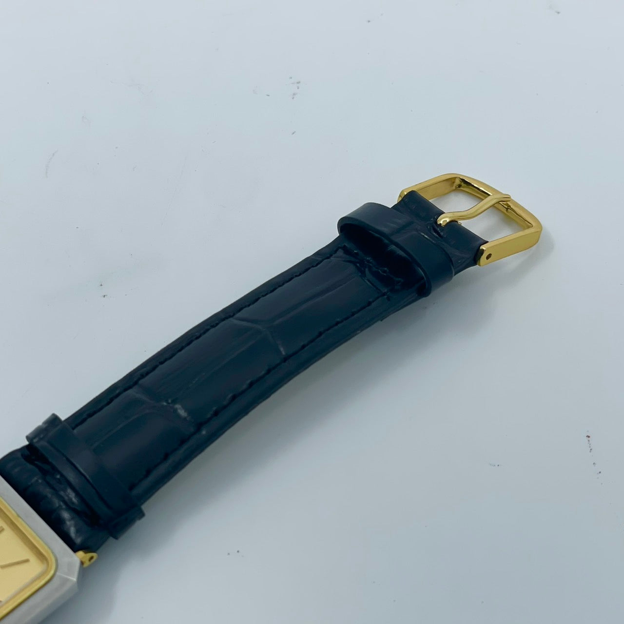 【電池交換済／新品ベルト(社外品)】美品 シチズン citizen エクシード 腕時計 4-796233 メンズ クオーツ 角型 ゴールド文字盤 ブラックレザーベルト ビンテージ アンティーク ドレスウォッチ 薄型 エレガント クラシック 高級モデル クリーニング済み G2