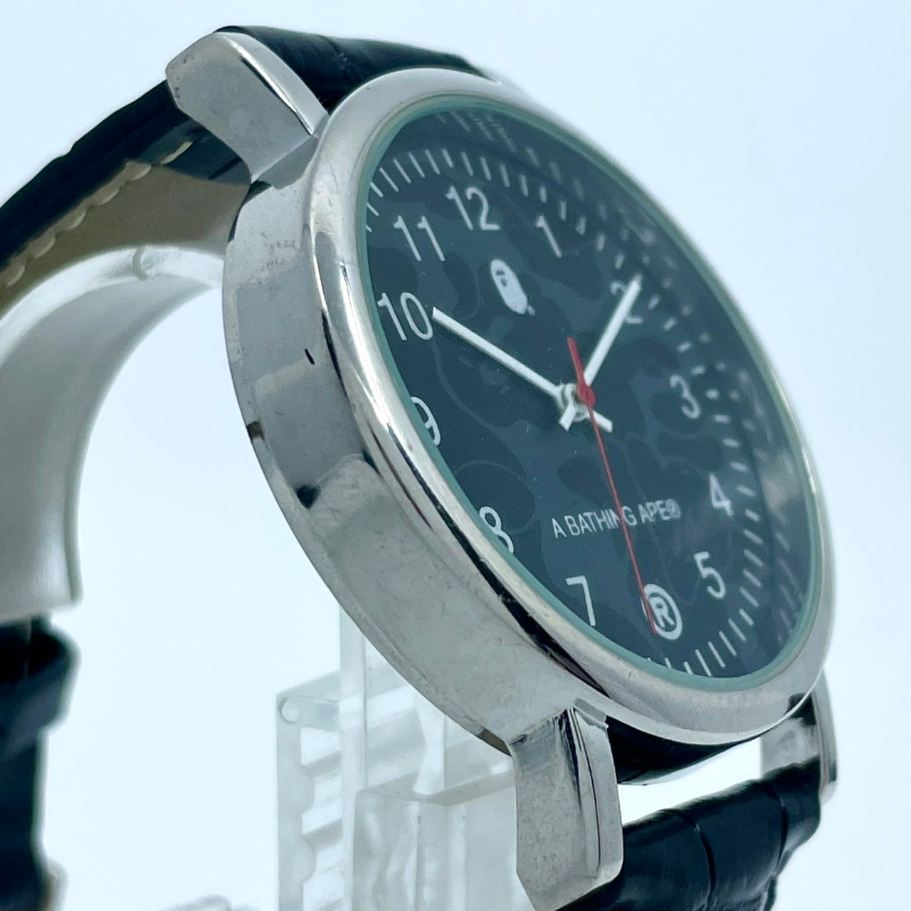 【電池交換済／新品ベルト(社外品)】美品 アベイシングエイプ 腕時計 メンズ クオーツ ブラック文字盤 BAPE CAMO 猿カモ アナログ ストリートファッションウォッチ ラウンド シルバーケース カジュアル 人気モデル クリーニング済み G2