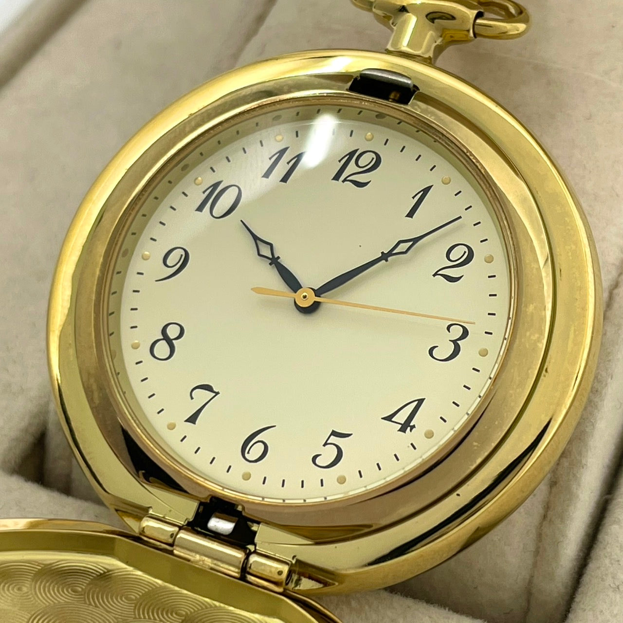 【電池交換済／美品】シチズン 懐中時計 5510-344871 クオーツ ゴールド アナログ アイボリー文字盤 アラビア数字 クラシック レトロ ビンテージ アンティーク ポケットウォッチ チェーン付き ファッション小物 コレクション クリーニング済み G2