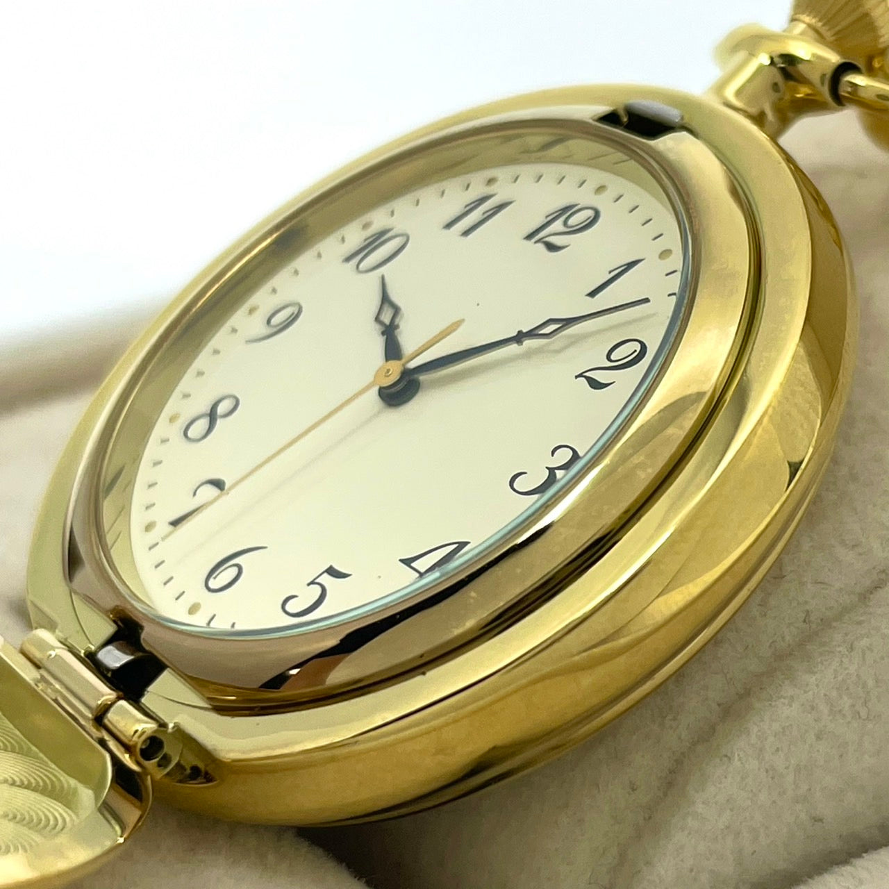 【電池交換済／美品】シチズン 懐中時計 5510-344871 クオーツ ゴールド アナログ アイボリー文字盤 アラビア数字 クラシック レトロ ビンテージ アンティーク ポケットウォッチ チェーン付き ファッション小物 コレクション クリーニング済み G2
