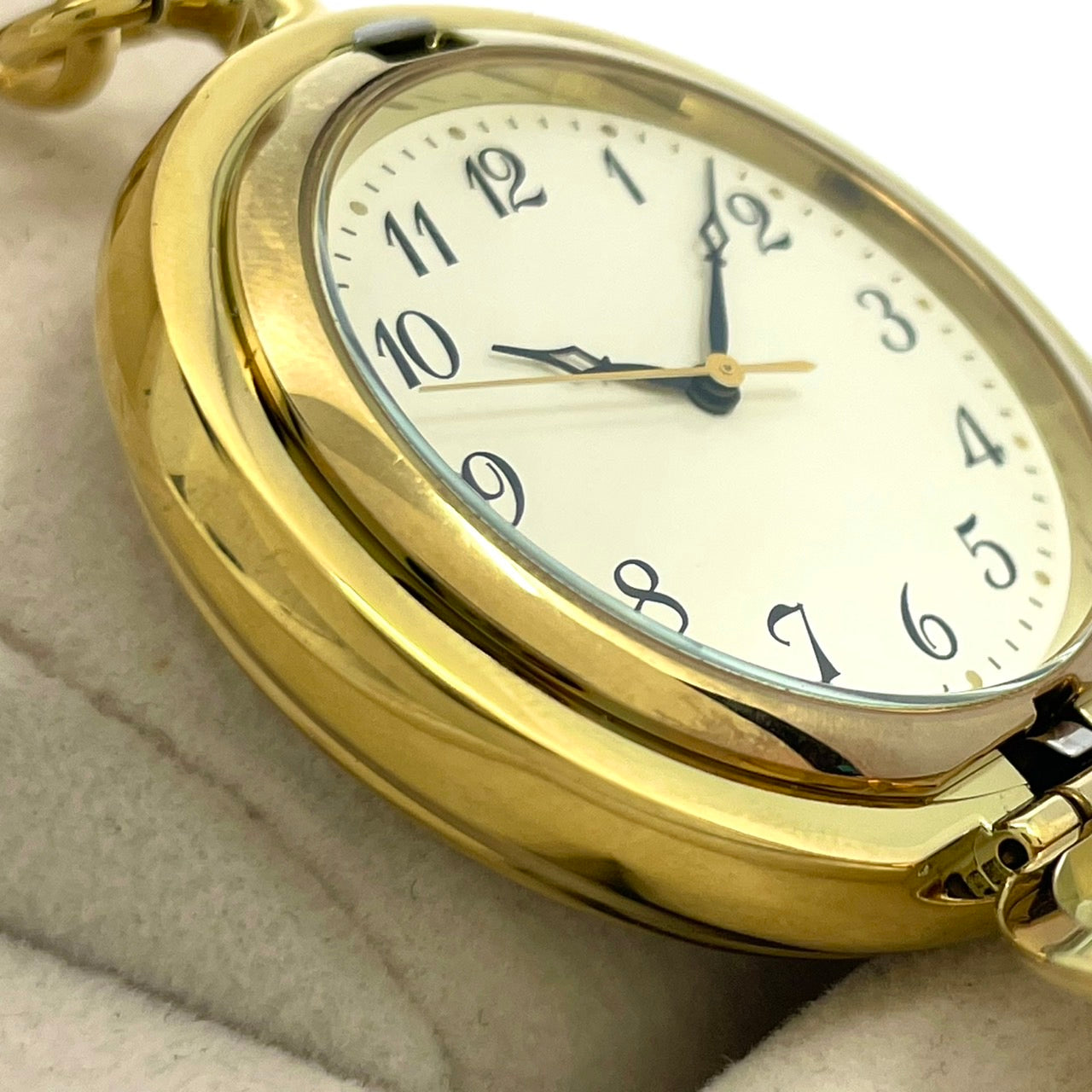 【電池交換済／美品】シチズン 懐中時計 5510-344871 クオーツ ゴールド アナログ アイボリー文字盤 アラビア数字 クラシック レトロ ビンテージ アンティーク ポケットウォッチ チェーン付き ファッション小物 コレクション クリーニング済み G2