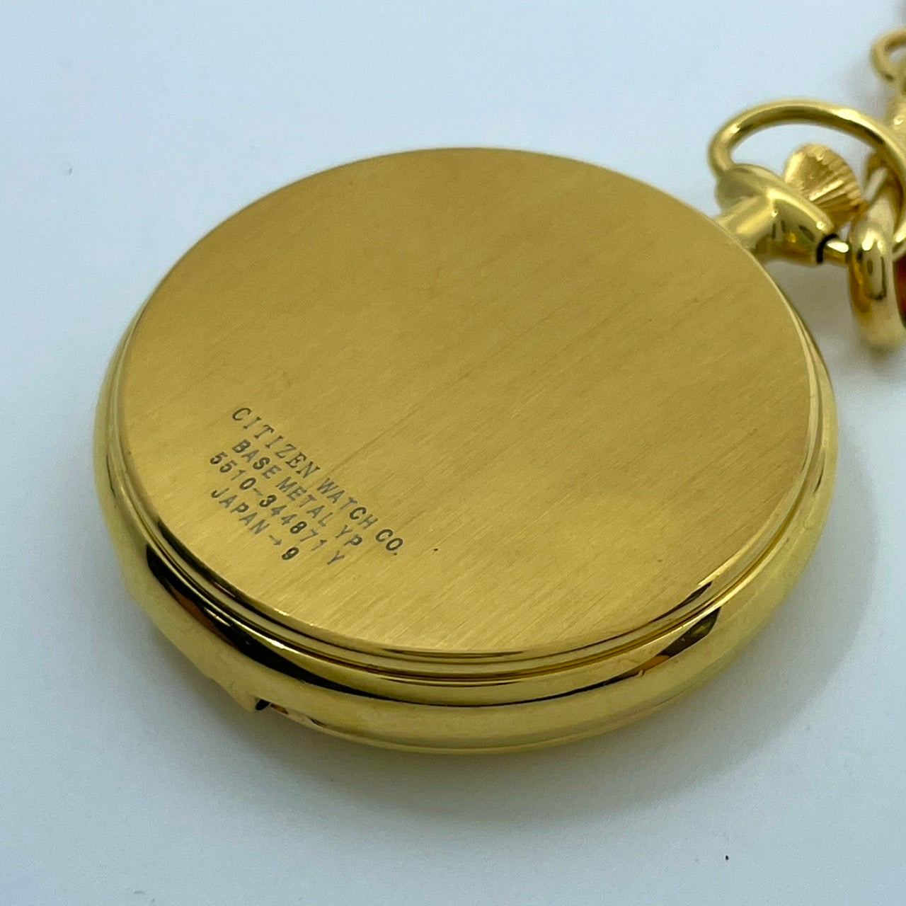 【電池交換済／美品】シチズン 懐中時計 5510-344871 クオーツ ゴールド アナログ アイボリー文字盤 アラビア数字 クラシック レトロ ビンテージ アンティーク ポケットウォッチ チェーン付き ファッション小物 コレクション クリーニング済み G2