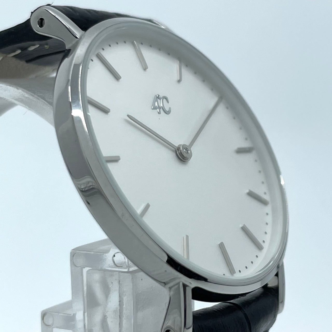 【電池交換済／新品ベルト(社外品)】美品 4℃ ヨンドシー 腕時計 202518 ユニセックス クオーツ アナログ 白文字盤 黒レザーベルト シンプル ミニマルデザイン エレガント ジュエリーウォッチ ファッションウォッチ 人気モデル クリーニング済 G2