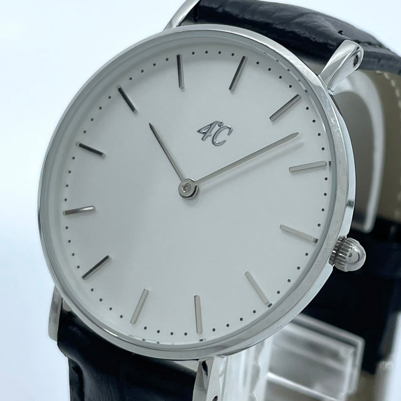 【電池交換済／新品ベルト(社外品)】美品 4℃ ヨンドシー 腕時計 202518 ユニセックス クオーツ アナログ 白文字盤 黒レザーベルト シンプル ミニマルデザイン エレガント ジュエリーウォッチ ファッションウォッチ 人気モデル クリーニング済 G2