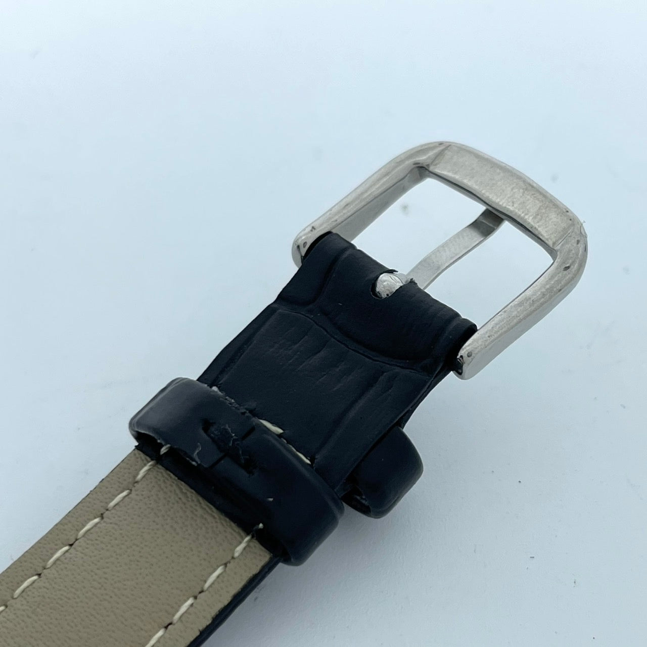 【電池交換済／新品ベルト(社外品)】美品 4℃ ヨンドシー 腕時計 202518 ユニセックス クオーツ アナログ 白文字盤 黒レザーベルト シンプル ミニマルデザイン エレガント ジュエリーウォッチ ファッションウォッチ 人気モデル クリーニング済 G2