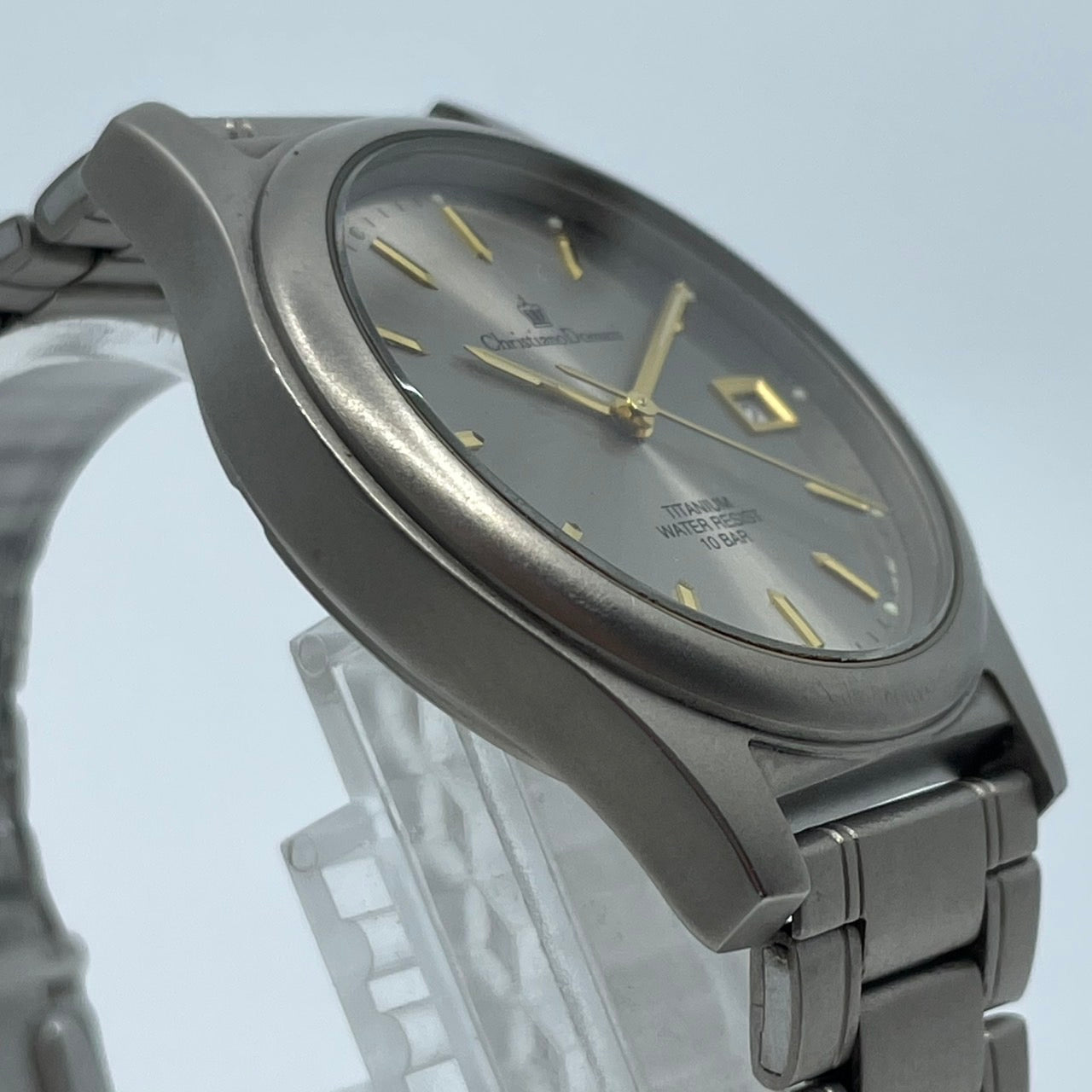 【電池交換済】クリスチャンドマーニ 腕時計 CD-1170T メンズ チタンモデル クオーツ グレー文字盤 ゴールド針 デイト アナログ 軽量 ビジネスウォッチ ドレスウォッチ エレガント 10気圧防水 人気モデル クリーニング済み G2