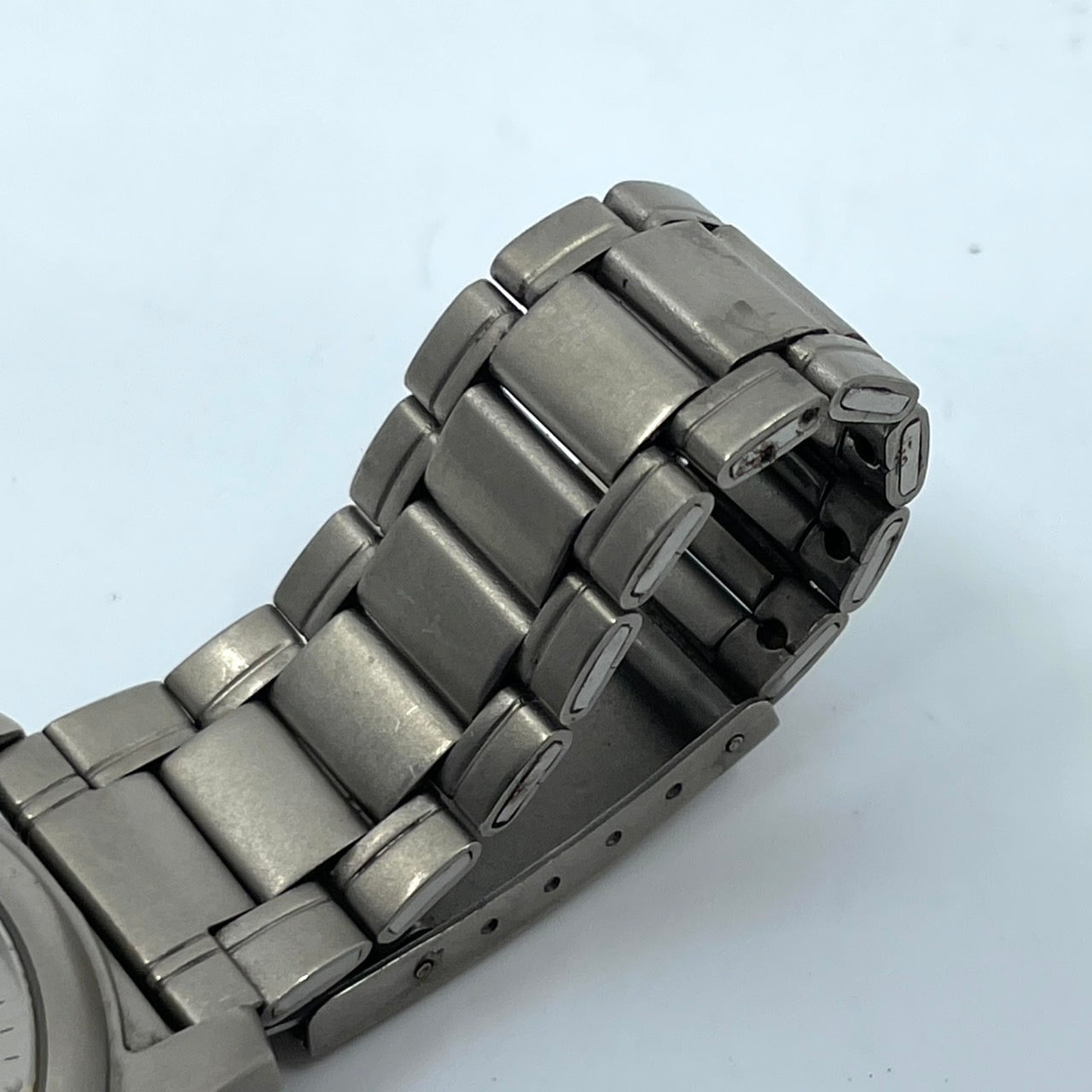 【電池交換済】クリスチャンドマーニ 腕時計 CD-1170T メンズ チタンモデル クオーツ グレー文字盤 ゴールド針 デイト アナログ 軽量 ビジネスウォッチ ドレスウォッチ エレガント 10気圧防水 人気モデル クリーニング済み G2