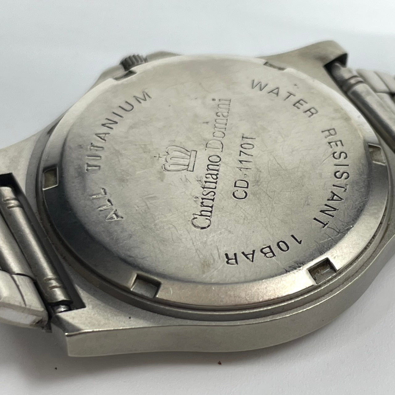 【電池交換済】クリスチャンドマーニ 腕時計 CD-1170T メンズ チタンモデル クオーツ グレー文字盤 ゴールド針 デイト アナログ 軽量 ビジネスウォッチ ドレスウォッチ エレガント 10気圧防水 人気モデル クリーニング済み G2