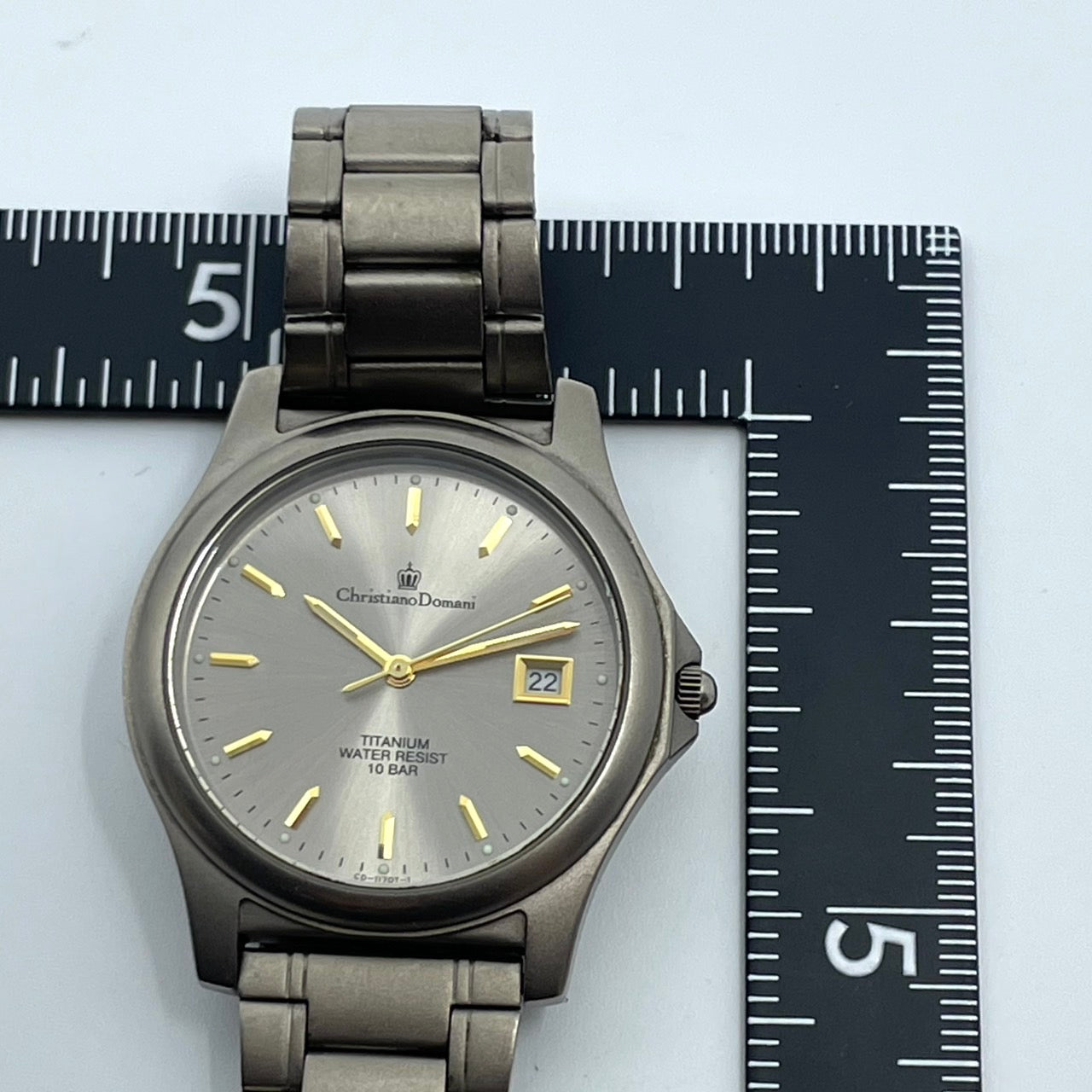 【電池交換済】クリスチャンドマーニ 腕時計 CD-1170T メンズ チタンモデル クオーツ グレー文字盤 ゴールド針 デイト アナログ 軽量 ビジネスウォッチ ドレスウォッチ エレガント 10気圧防水 人気モデル クリーニング済み G2