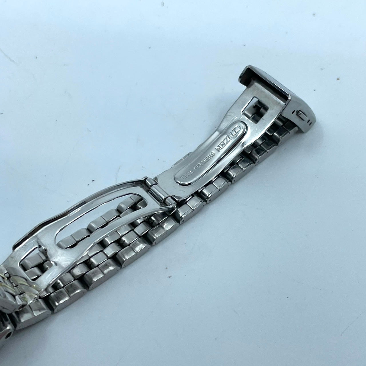 【稼働品】 citizen シチズン 腕時計 E030-K16261 レディース エコドライブ ソーラー コンビカラー ゴールド シルバー アナログ ビジネス オフィススタイル 耐磁 ANTIMAG4800 ヴィンテージ感 クラシックデザイン クリーニング済み G2