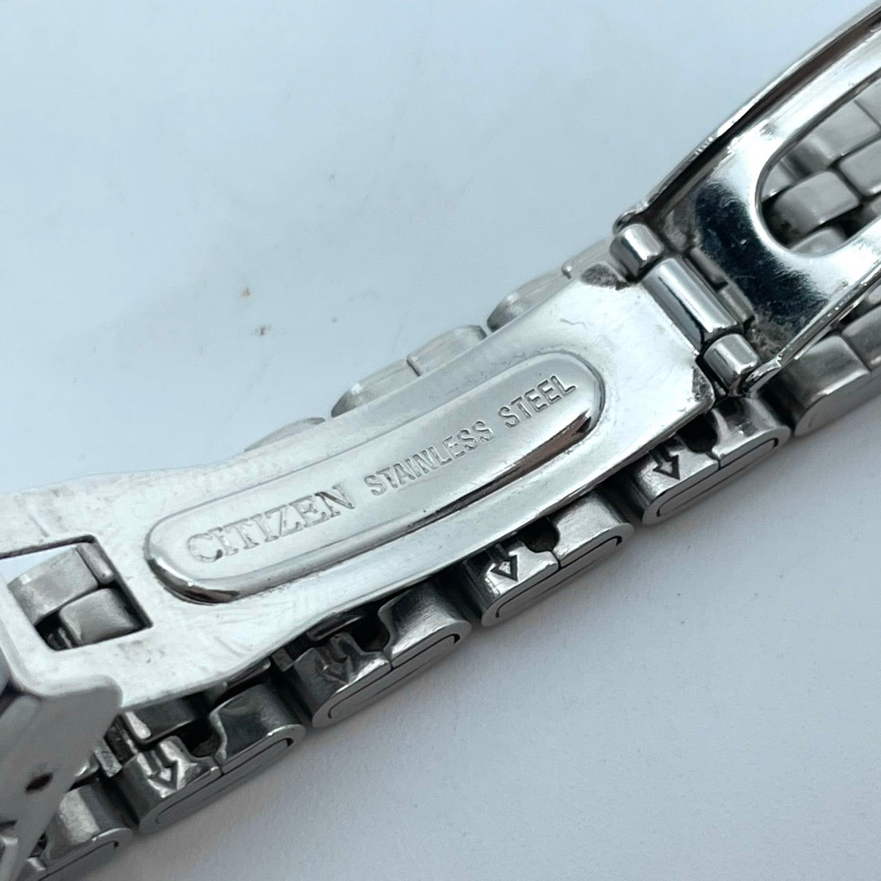 【稼働品】 citizen シチズン 腕時計 E030-K16261 レディース エコドライブ ソーラー コンビカラー ゴールド シルバー アナログ ビジネス オフィススタイル 耐磁 ANTIMAG4800 ヴィンテージ感 クラシックデザイン クリーニング済み G2