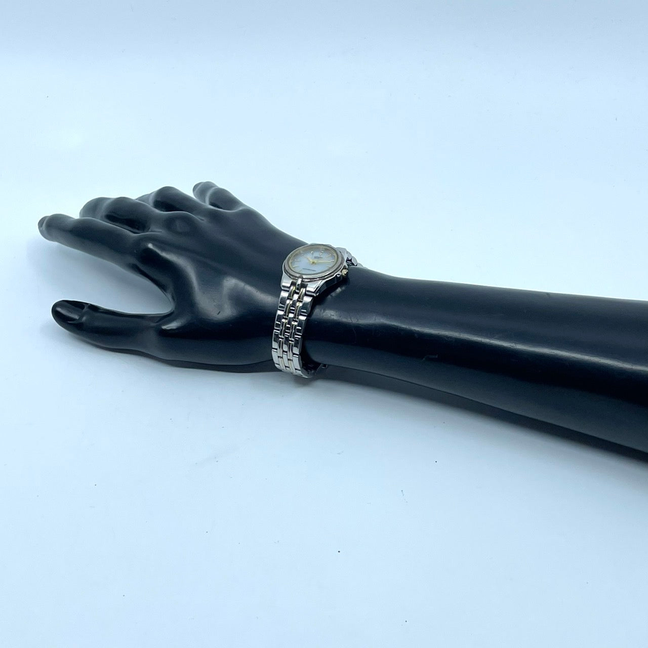 【稼働品】 citizen シチズン 腕時計 E030-K16261 レディース エコドライブ ソーラー コンビカラー ゴールド シルバー アナログ ビジネス オフィススタイル 耐磁 ANTIMAG4800 ヴィンテージ感 クラシックデザイン クリーニング済み G2